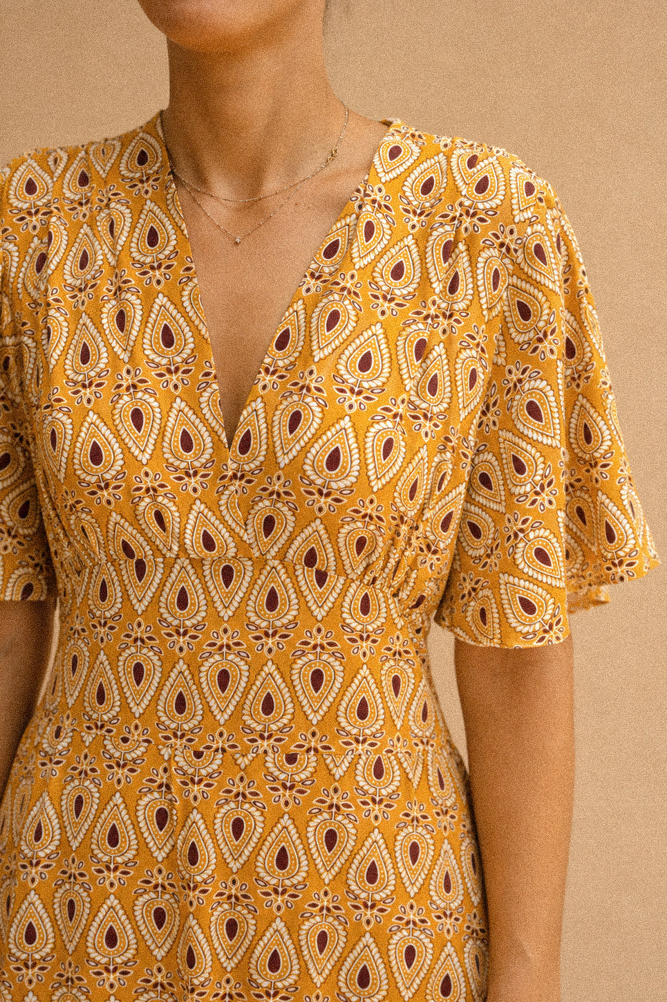 Abito “Golden Paisley” – lungo in viscosa con stampa