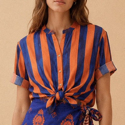 Camicia blu e arancio a righe con colletto coreano