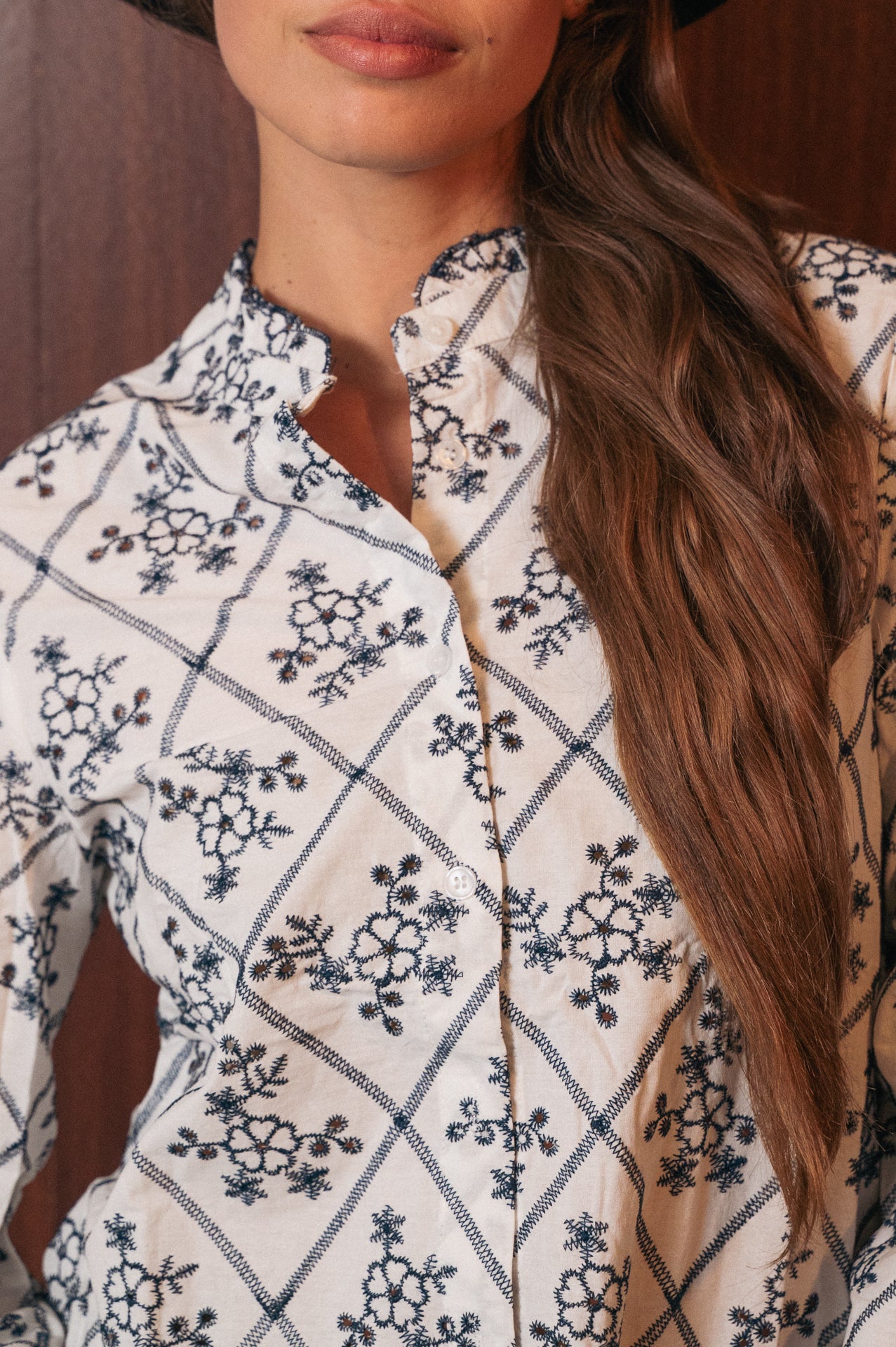 Camicia in Cotone 100% Ricamata con Motivo Geometrico Floreale