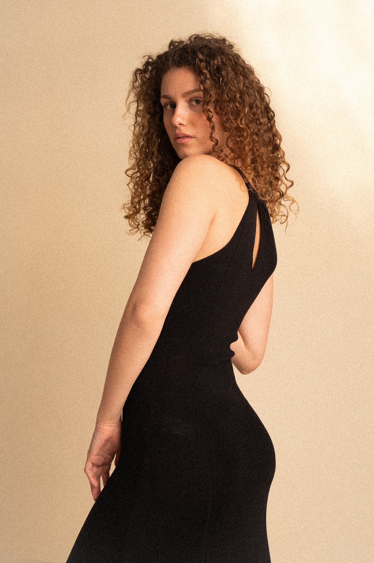 Abito isatis Midi Nero Halter Neck Aderente con Schiena Scoperta