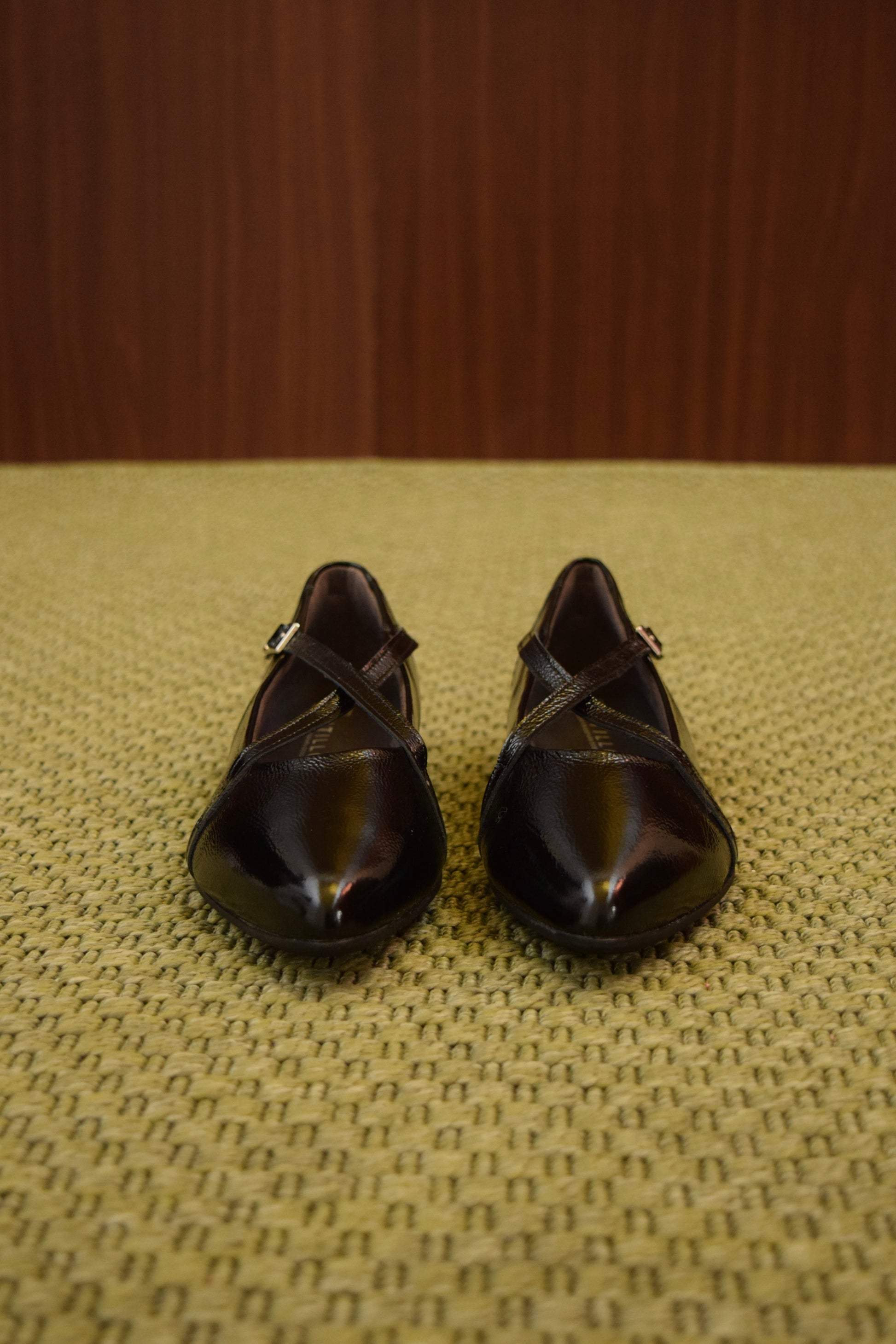Scarpe Ballerine Mary Jane Incrociate in Vera Pelle Nera Lucida