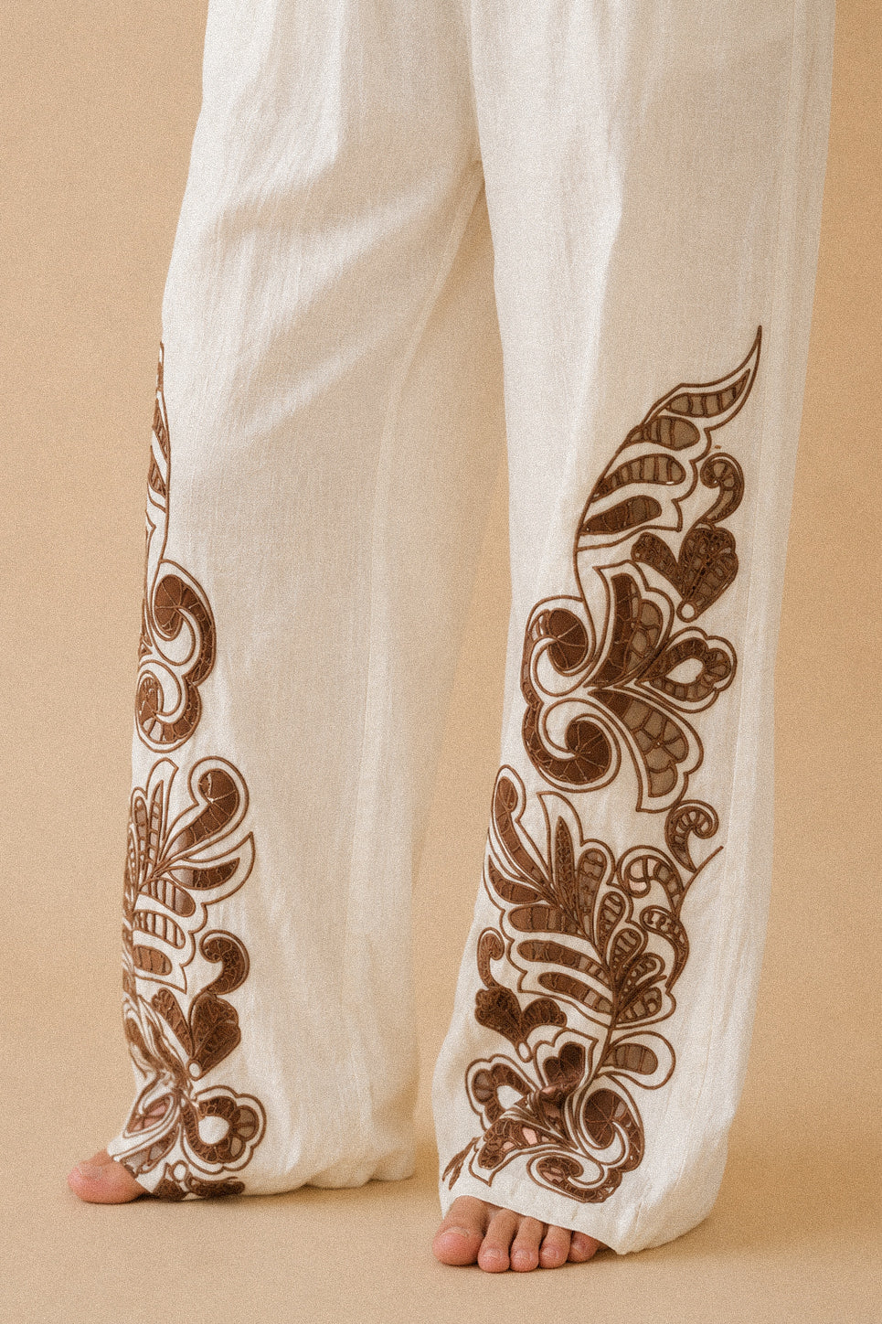 Pantalone “Ivory Embroidery” – lino e cotone con ricamo