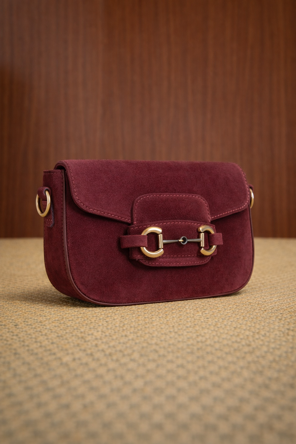 Borsa donna in pelle scamosciata prugna con dettaglio metallico