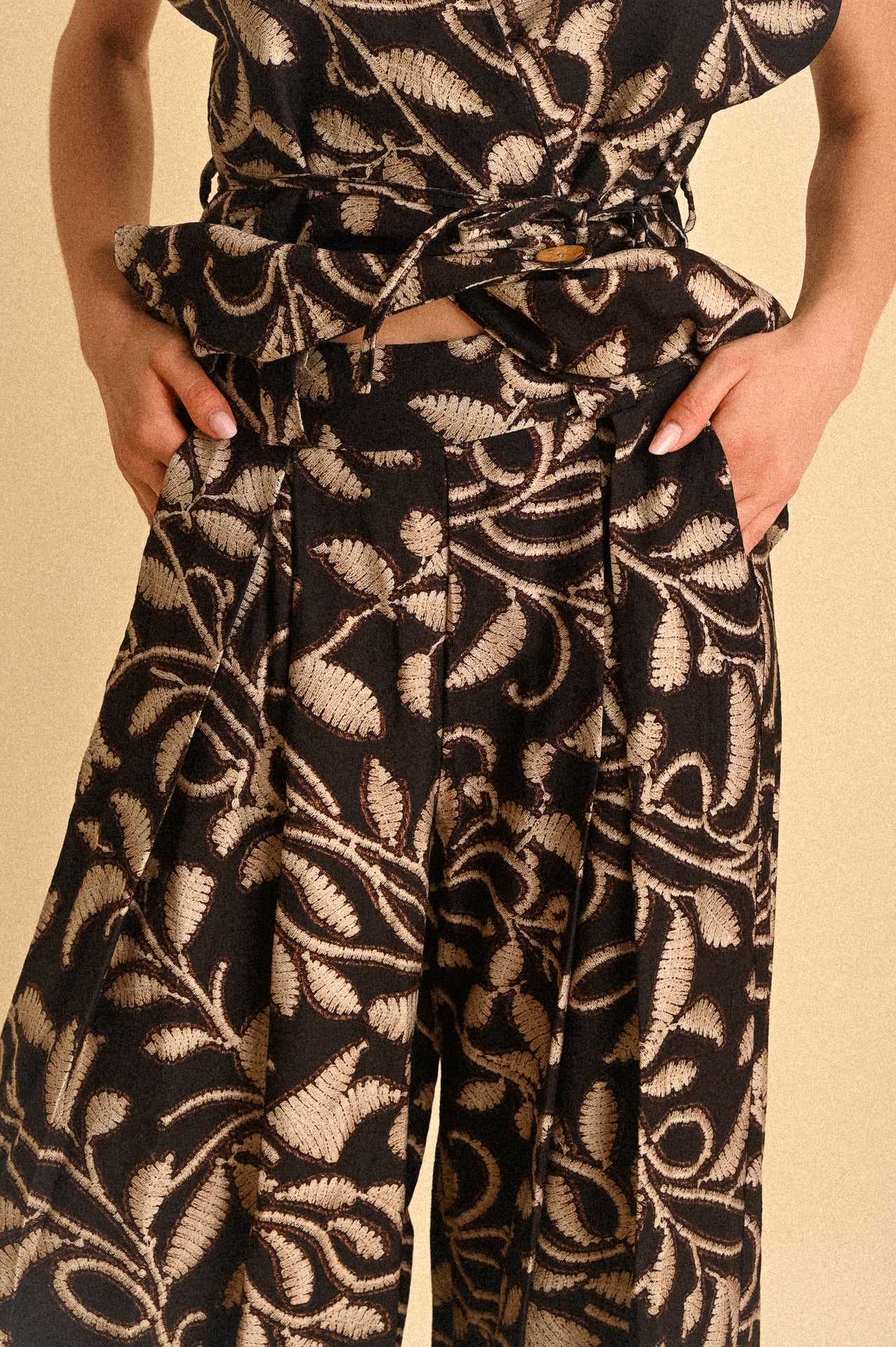 Set Andora Nero Fantasia – Completo con Top Portafoglio e Pantalone Palazzo