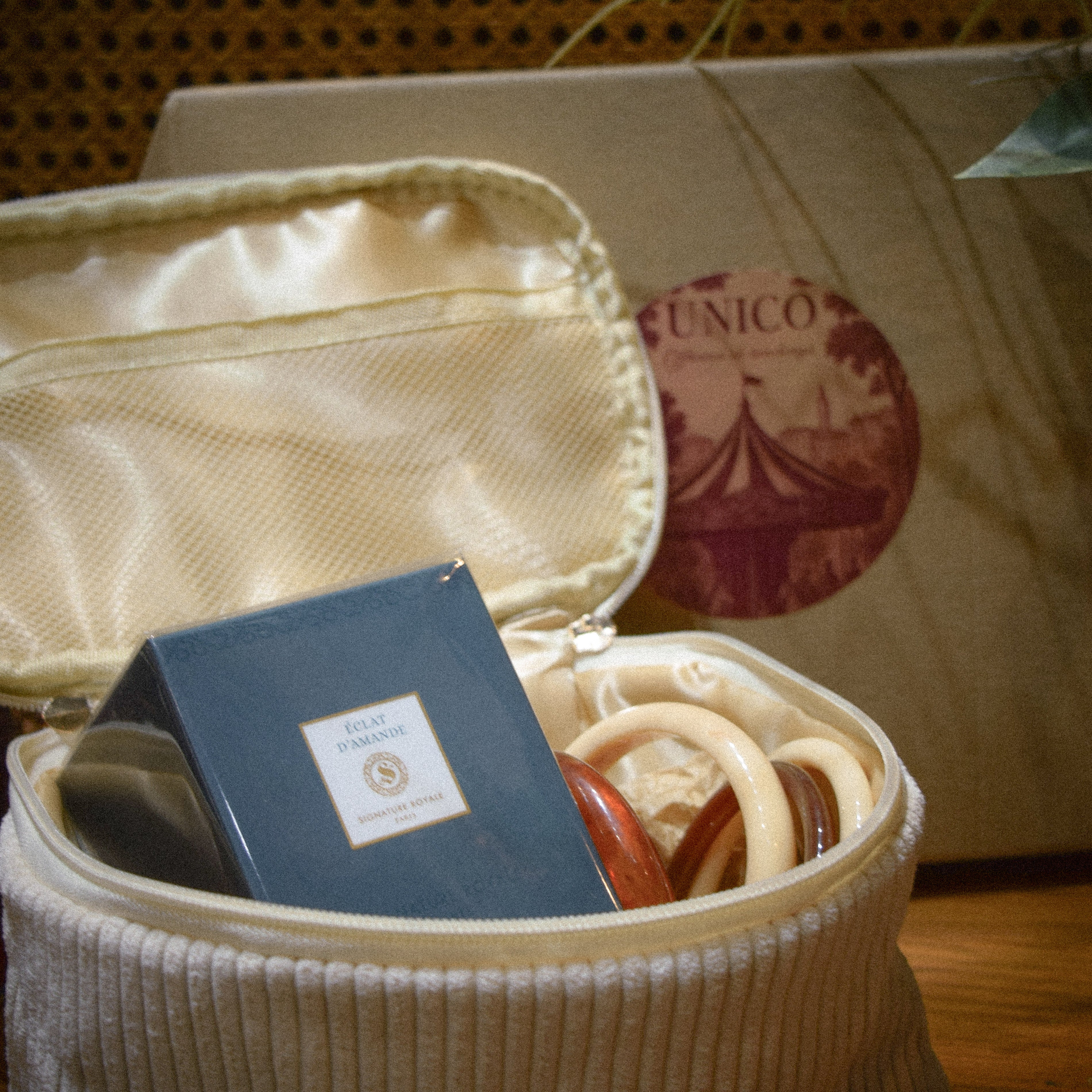 Gift Box Lusso Profumo Eclat d’Amande e Beauty Velluto | Cofanetto Accessori Ambra