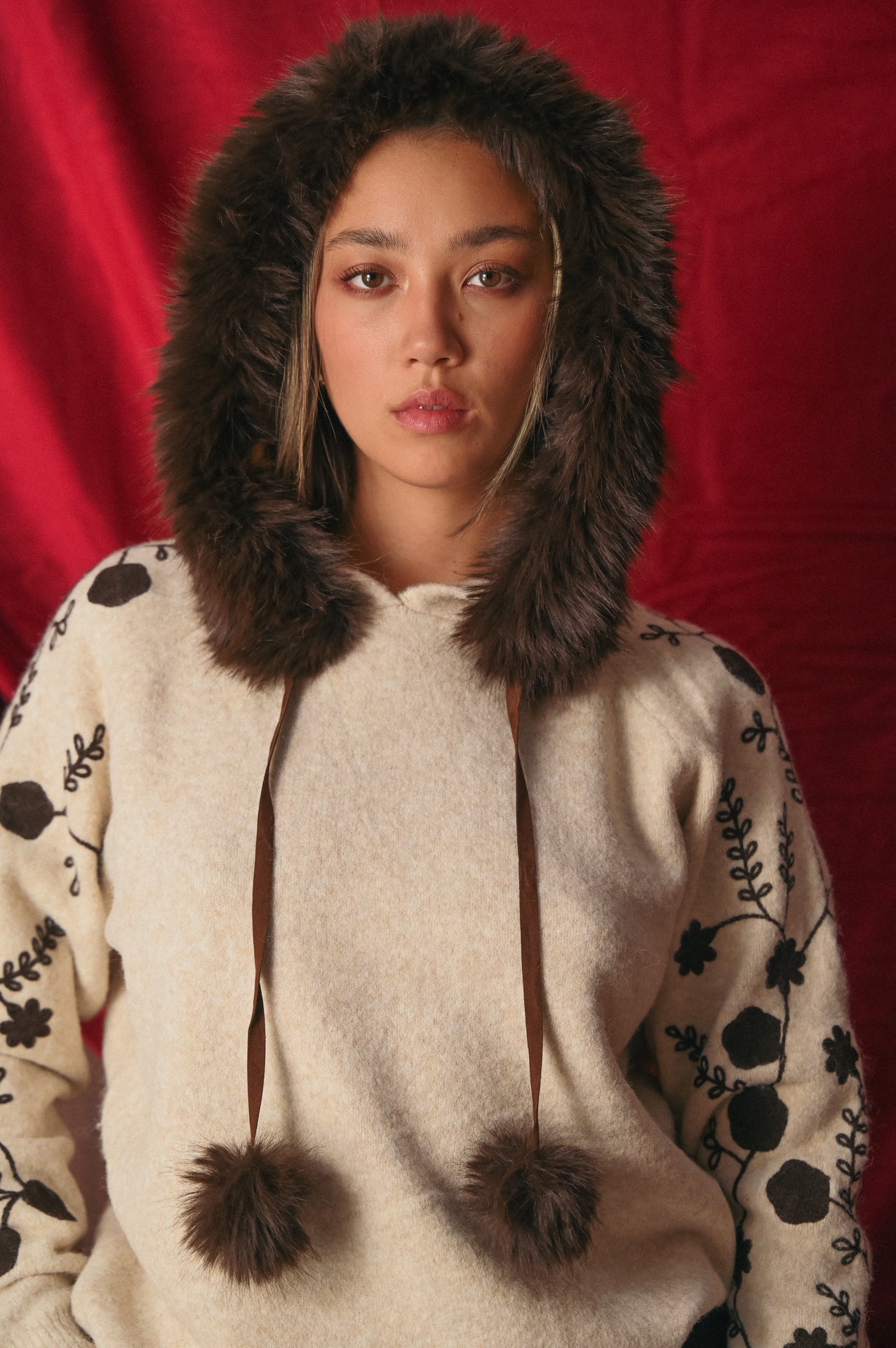 Maglione con Cappuccio Donna Ricami e Pom Pom | Hoodie Maglia