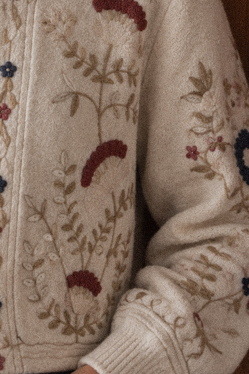 Cardigan bianco con ricami foglia dí ginkgo blu