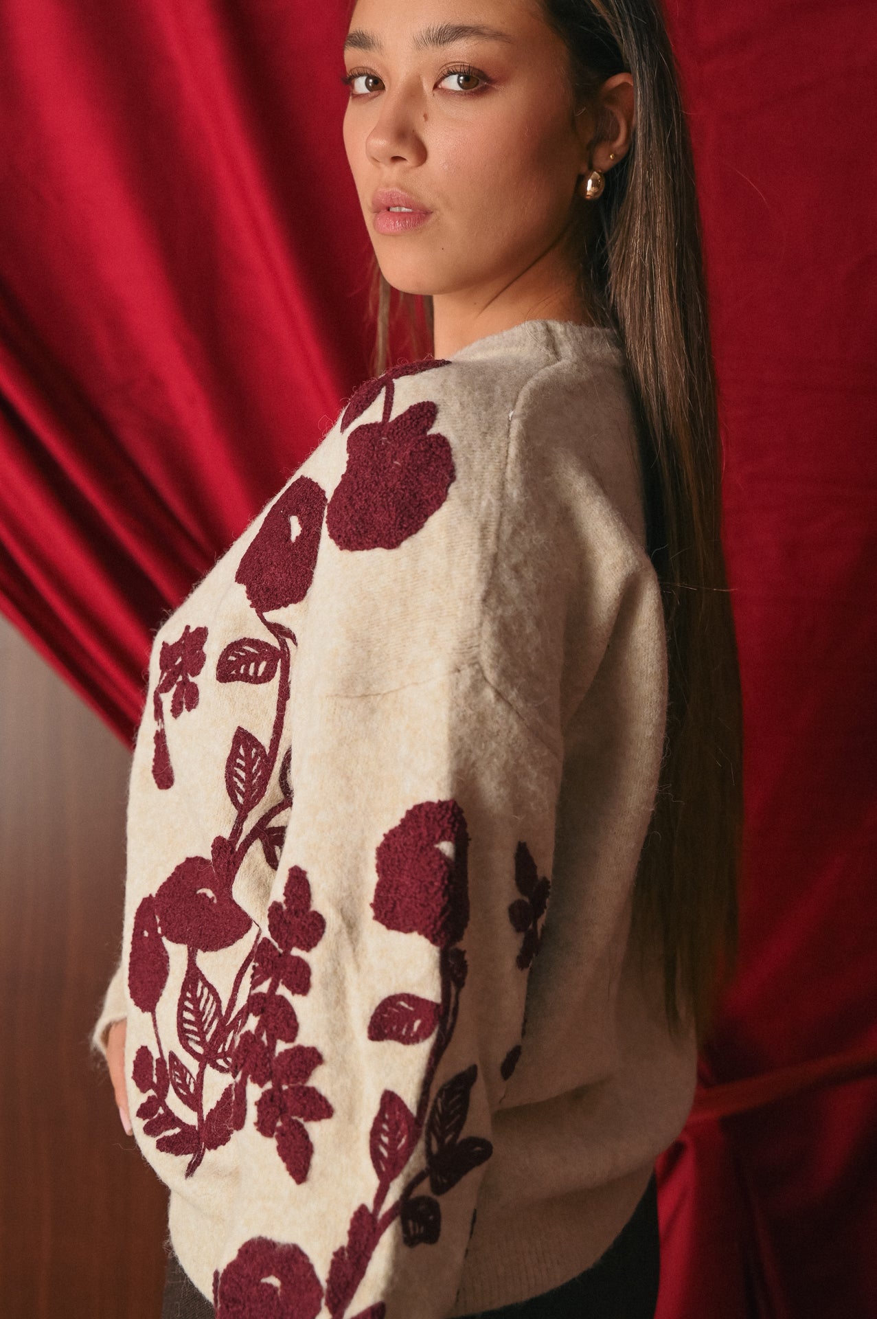 Maglione Oversize con Fantasia Floreale Ricamata