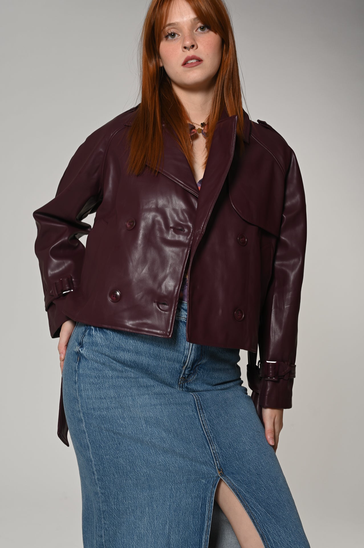 Trench corto bordeaux