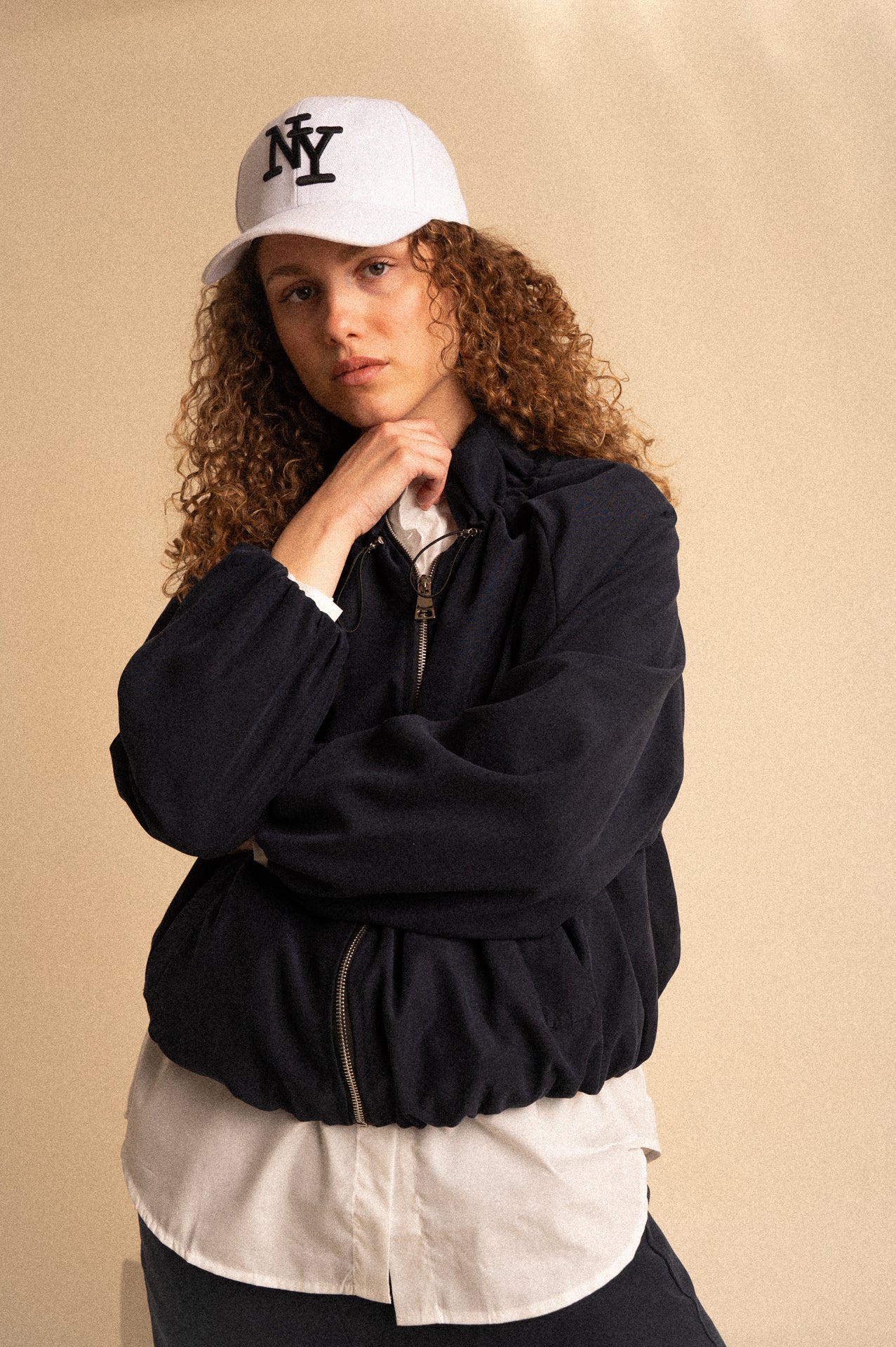 Giacca bomber donna blu notte con zip e fondo arricciato – vestibilità morbida