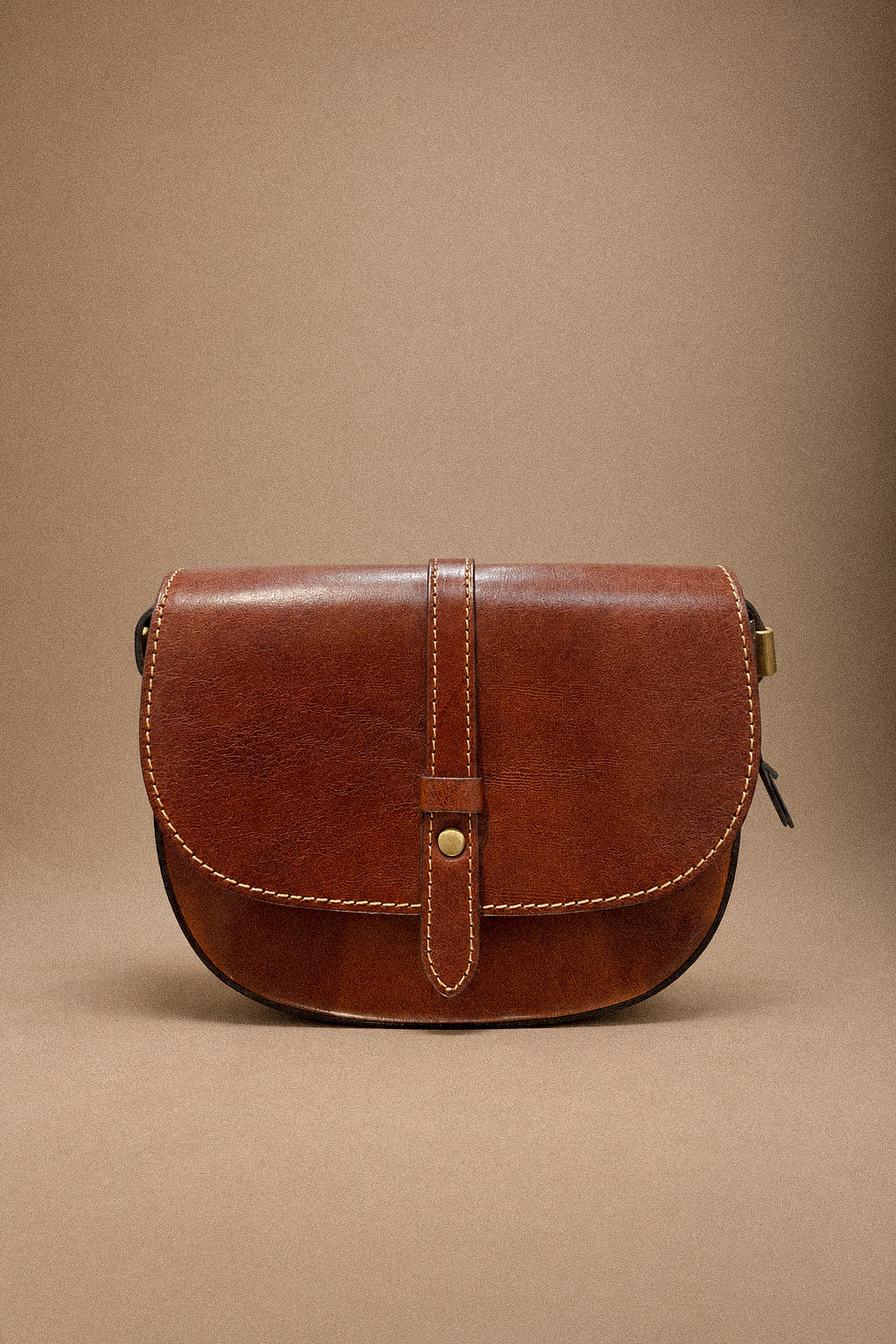 Borsa a Tracolla Donna in Vera Pelle color cuoio Modello Saddle con Patta