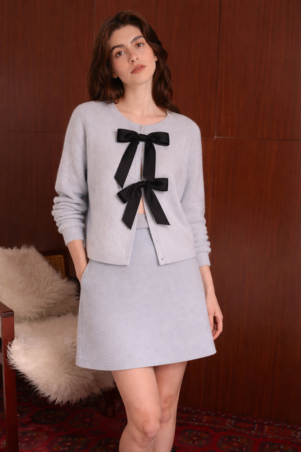 Set in Maglia Azzurro Polvere con Fiocchi a Contrasto