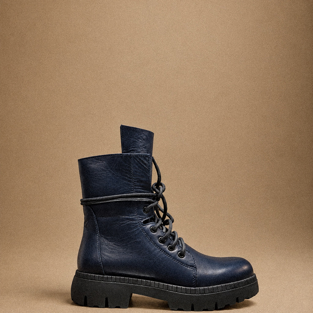 Anfibio Donna in Vera Pelle Blu Navy Stringato con Zip Interna e Suola in Gomma