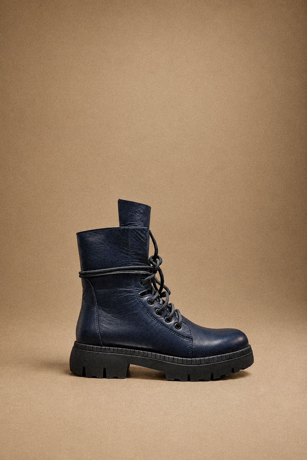 Anfibio Donna in Vera Pelle Blu Navy Stringato con Zip Interna e Suola in Gomma
