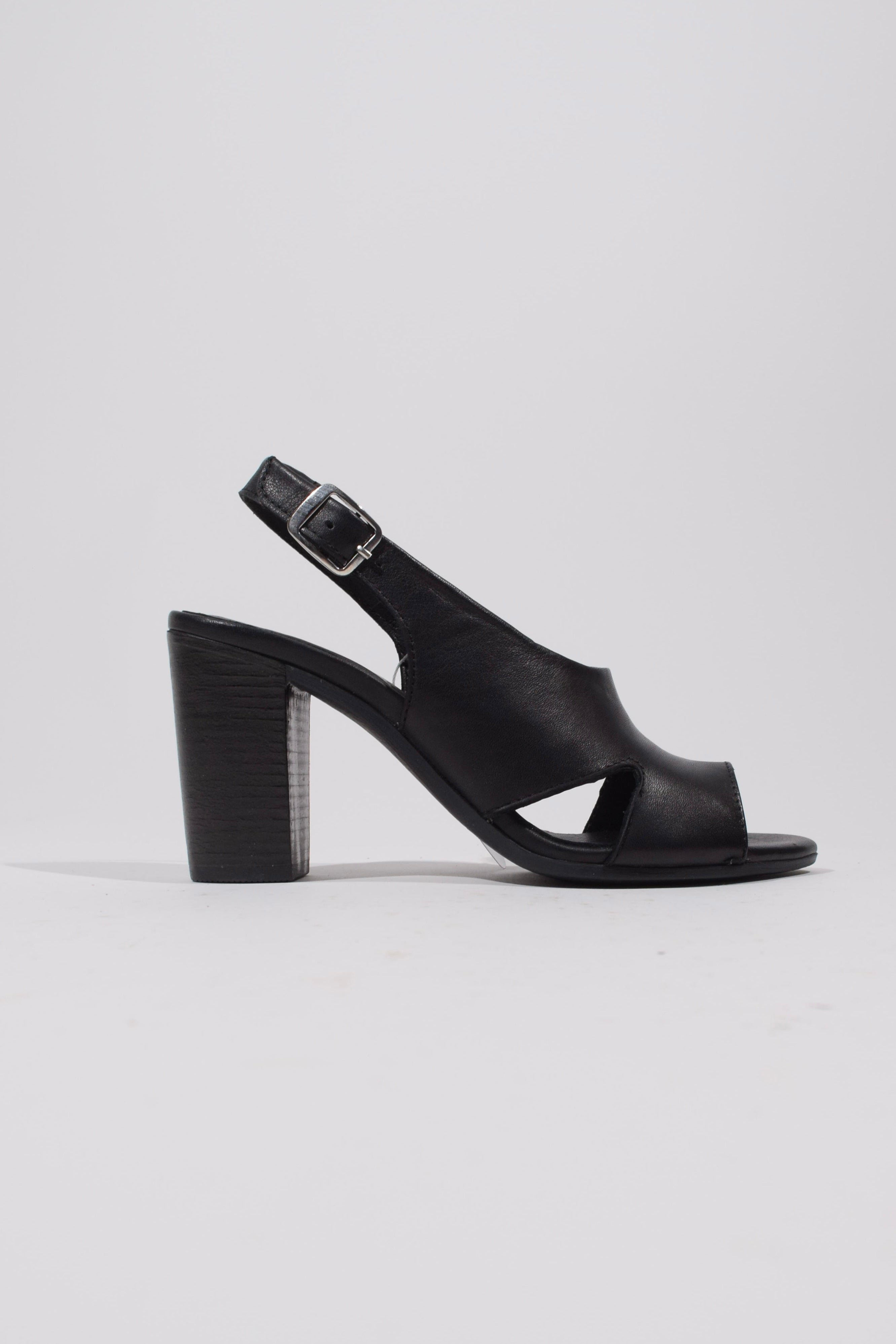 Sandalo in pelle nero con tacco