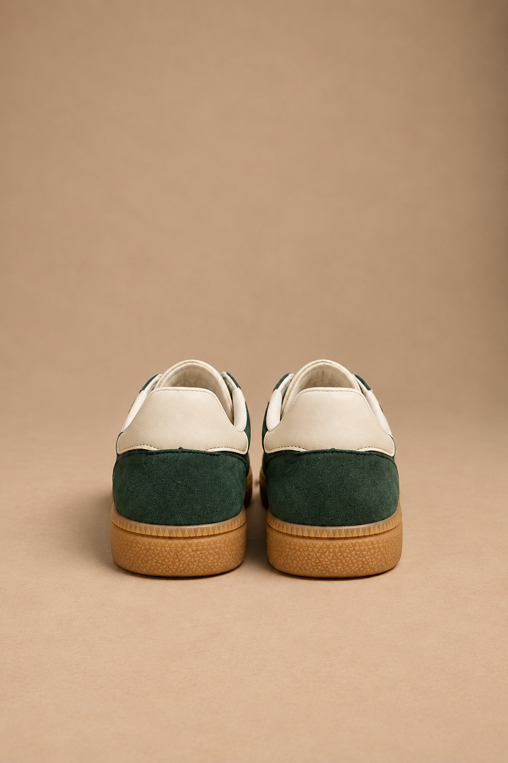 Sneakers Donna Verde e Panna con Suola Caramello in Gomma e Dettagli Scamosciati