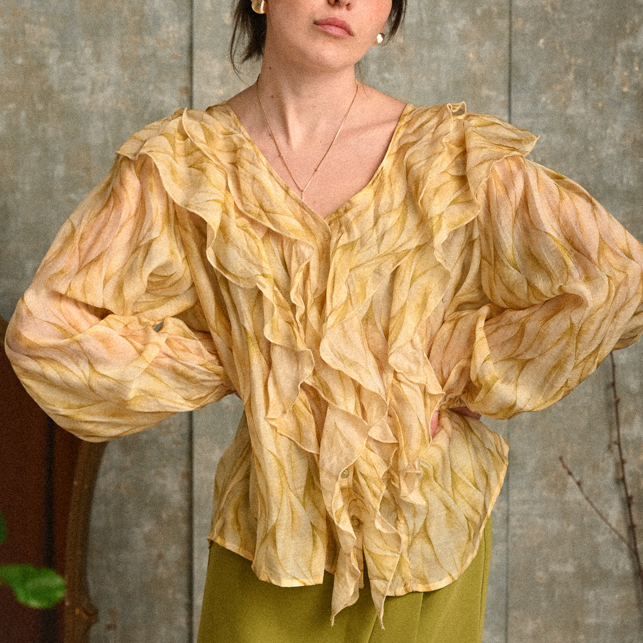 Blusa Menta Donna con Volant e Bottoni