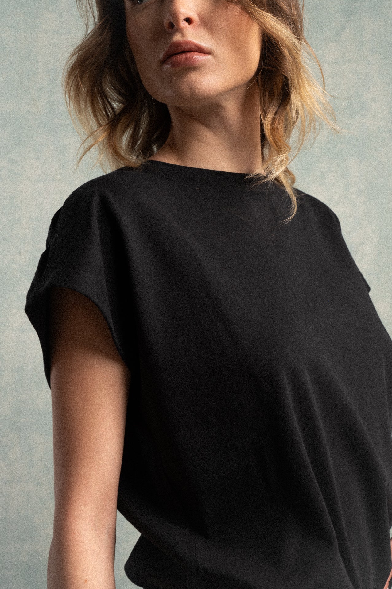T-shirt Calipso smanicata nera