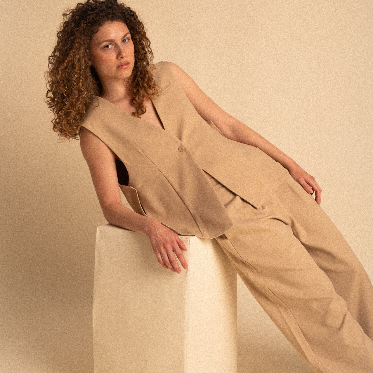 Completo Donna beige con Gilet Sartoriale Over e Pantalone Palazzo