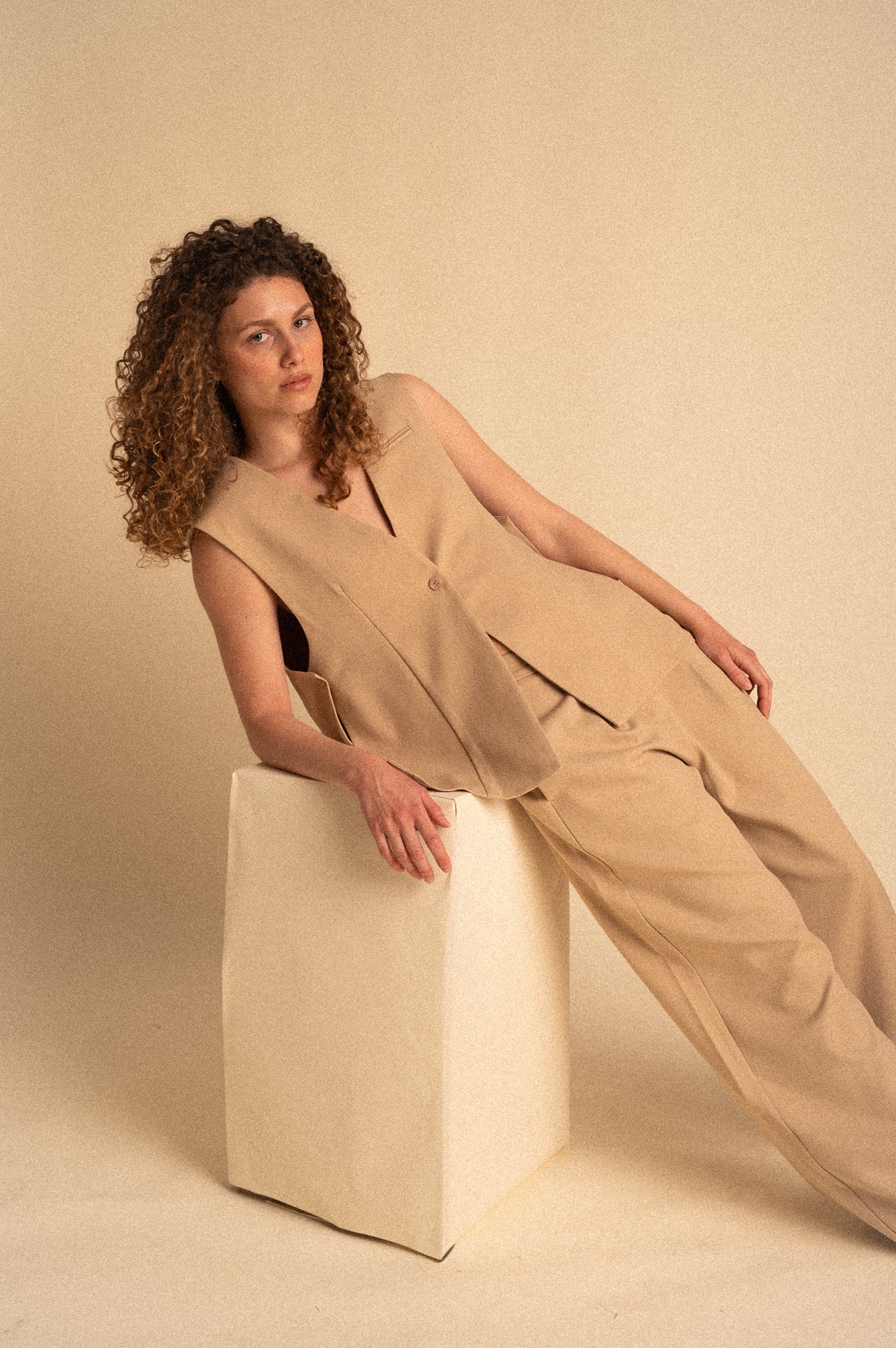 Completo Donna beige con Gilet Sartoriale Over e Pantalone Palazzo