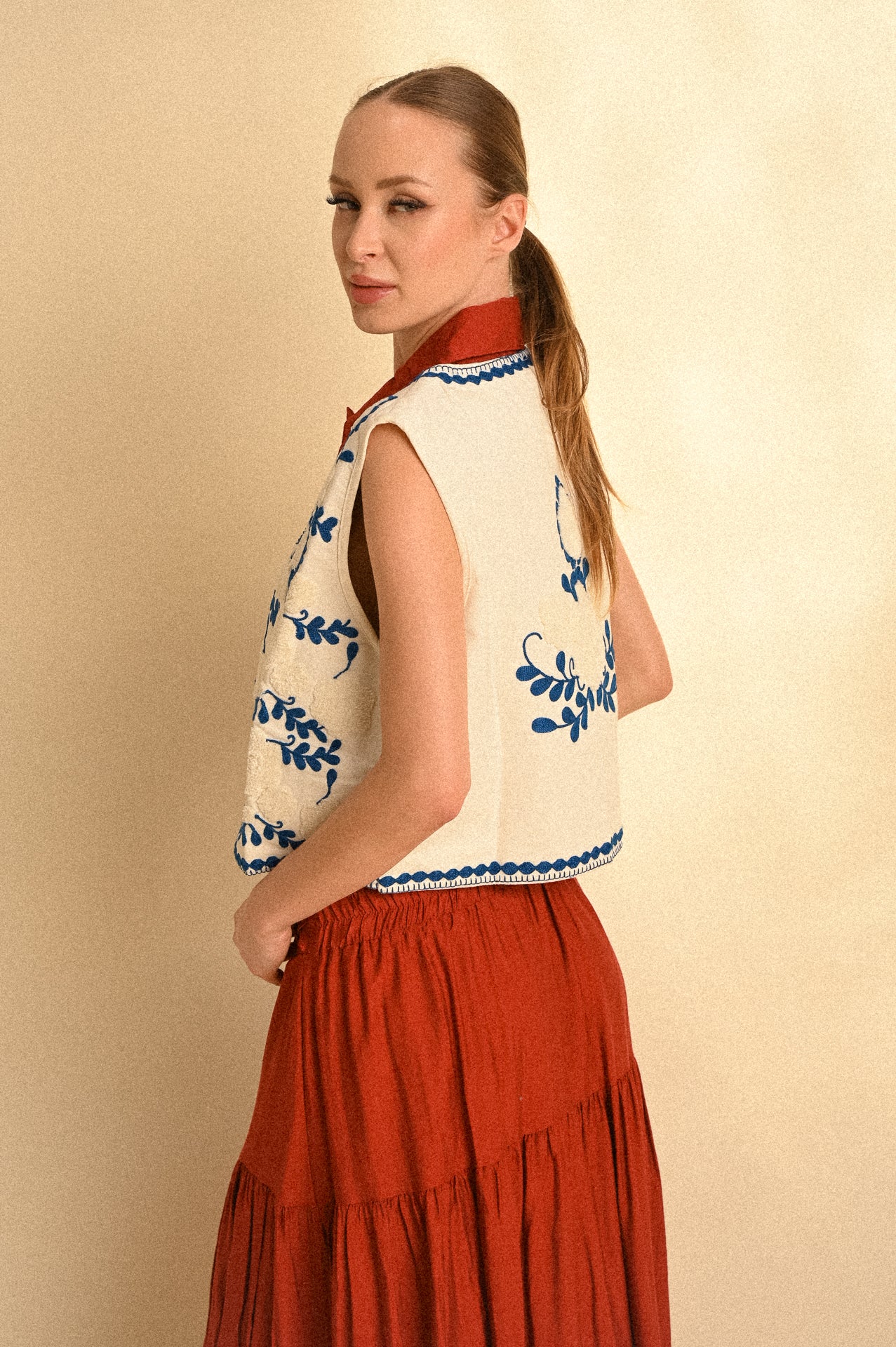 Gilet Marrakech Ricamato in Cotone con Cordino e Nappine Blu Donna