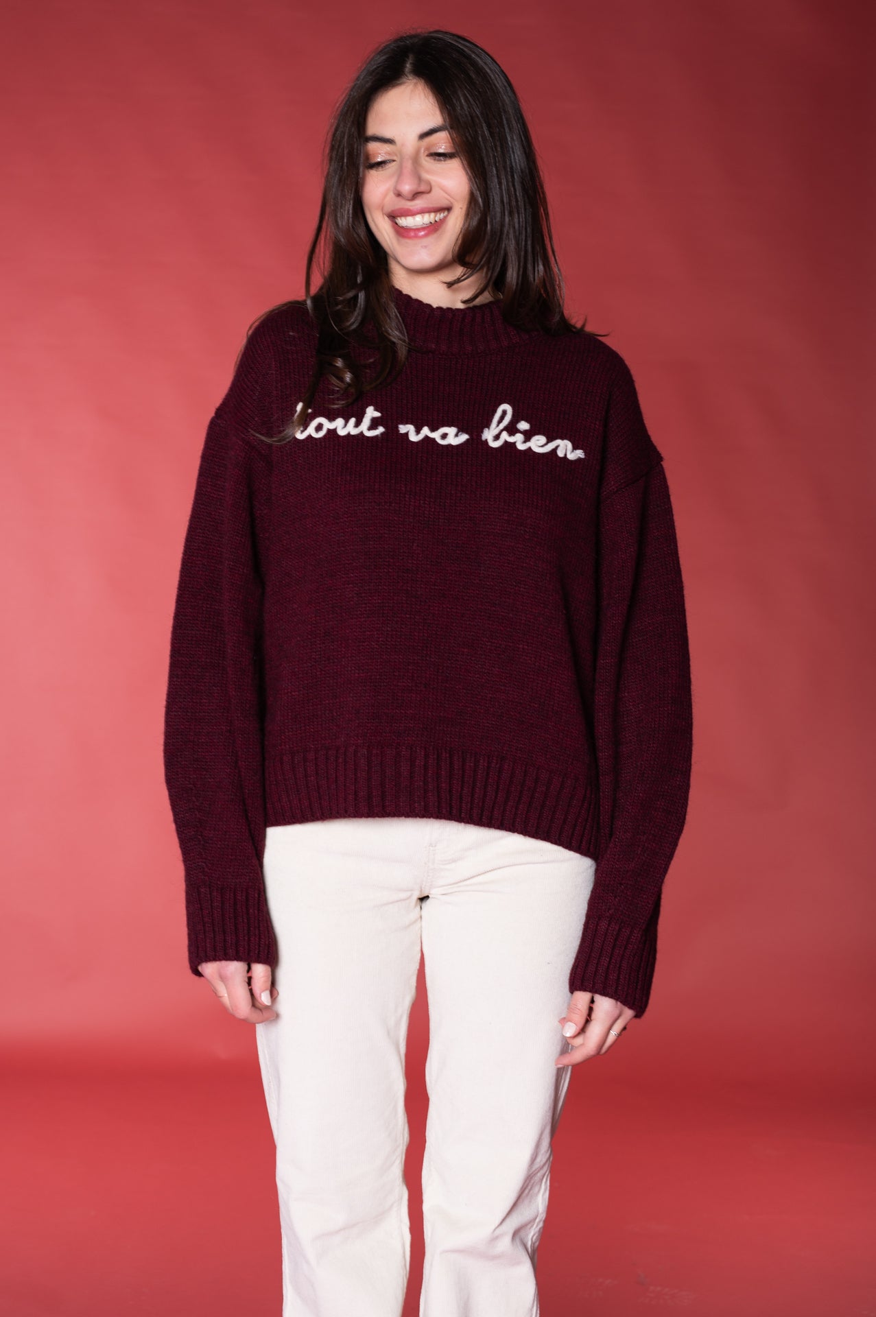 Maglione bordeaux con scritta ricamata