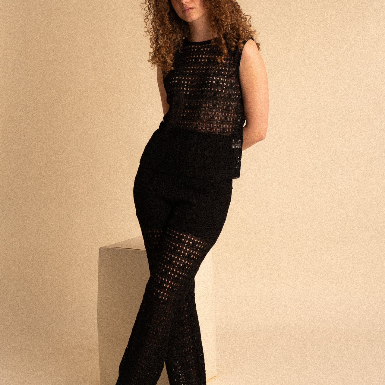 Pantalone Traforato con Elastico – Color nero