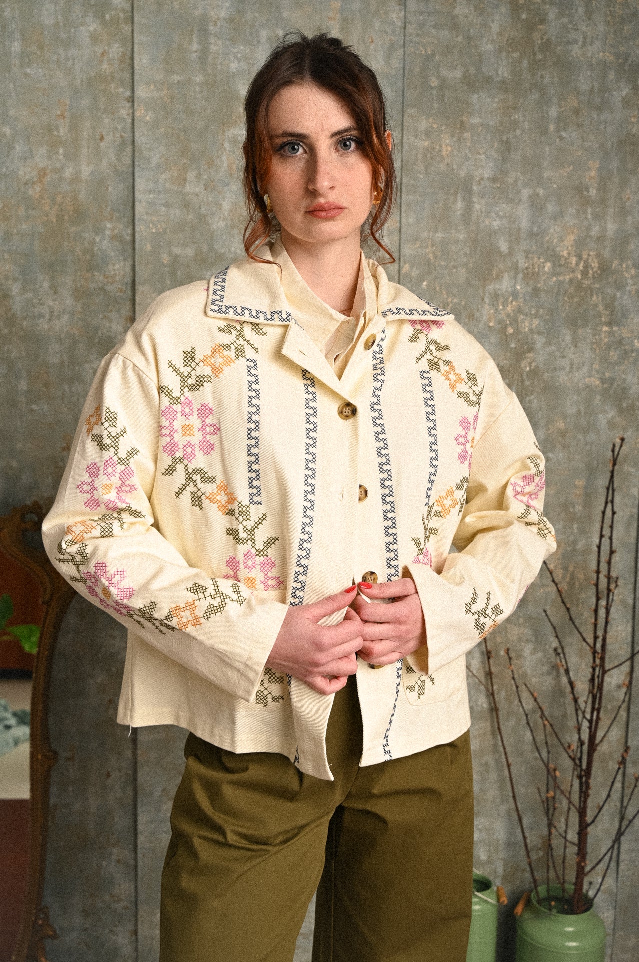 Giacca Caprifoglio ricamata beige donna – cotone 100% con motivo floreale pixellato