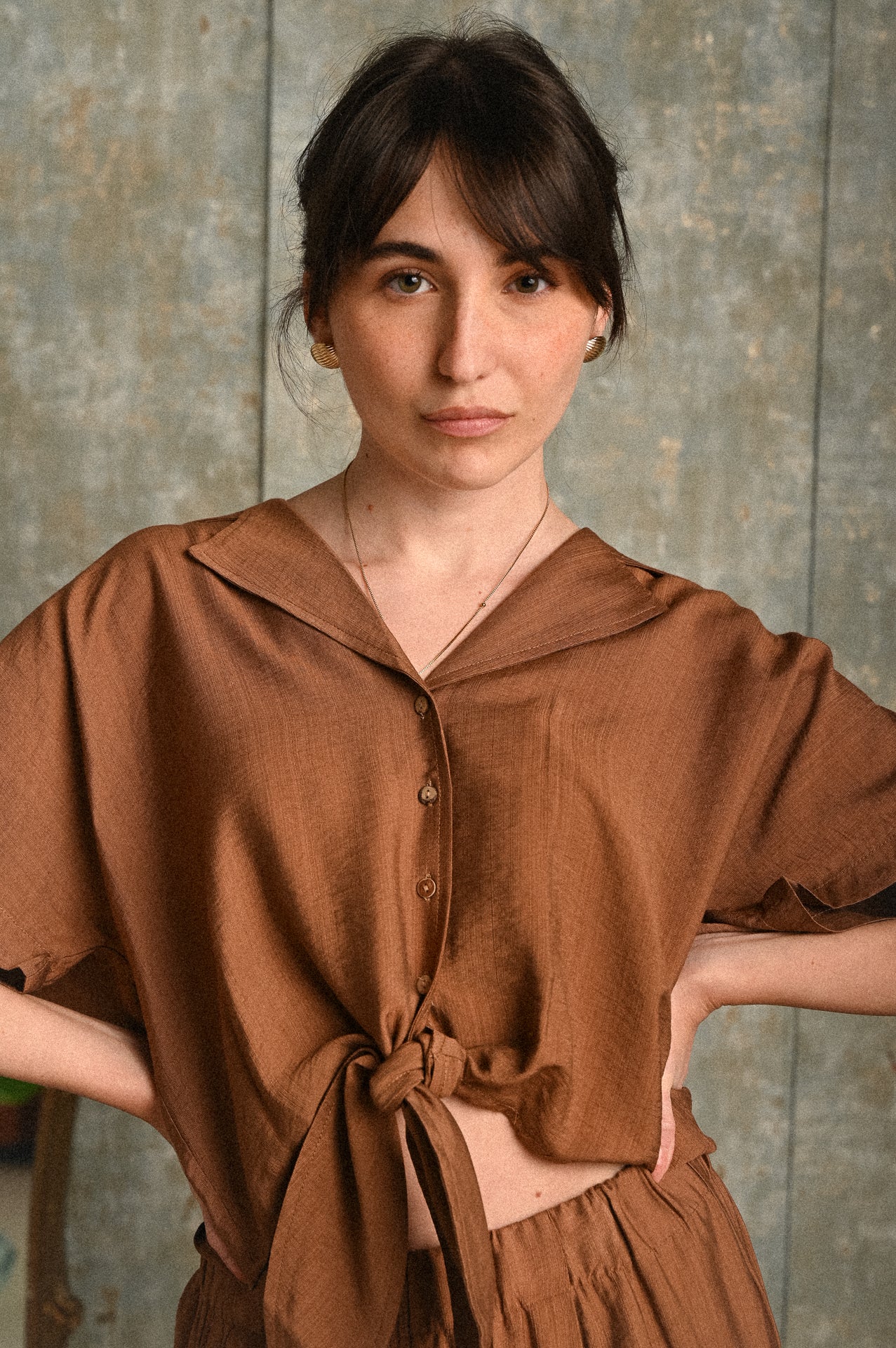 Set Betulla color coccio in viscosa – completo donna con top nodo e pantaloni palazzo morbidi