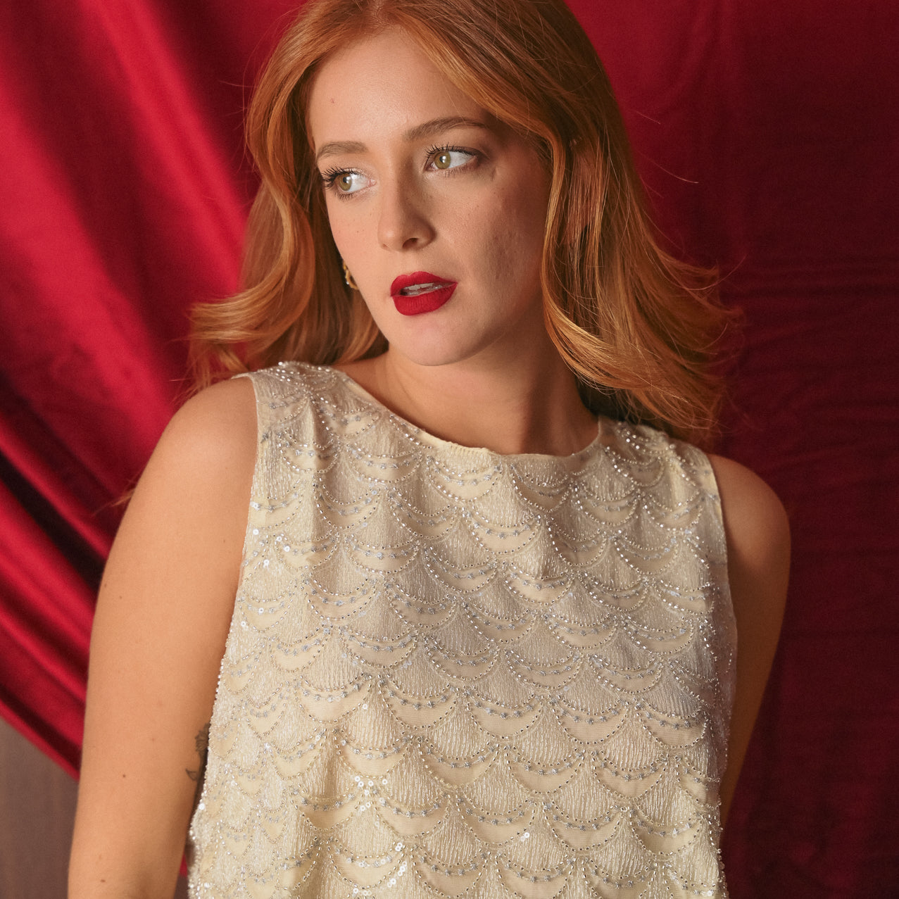 Top Donna Ricamato con Perline Beige | Smanicato Elegante da Sera | Lavorazione Artigianale