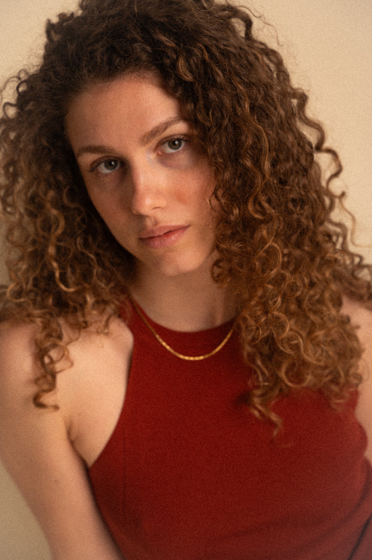 Abito Isatis Midi rust Halter Neck Aderente con Schiena Scoperta