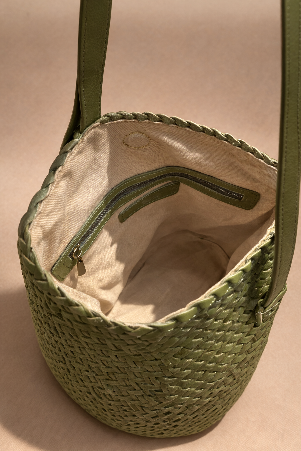 Borsa secchiello in vera pelle intrecciata a mano – Made in Italy | Colore verde
