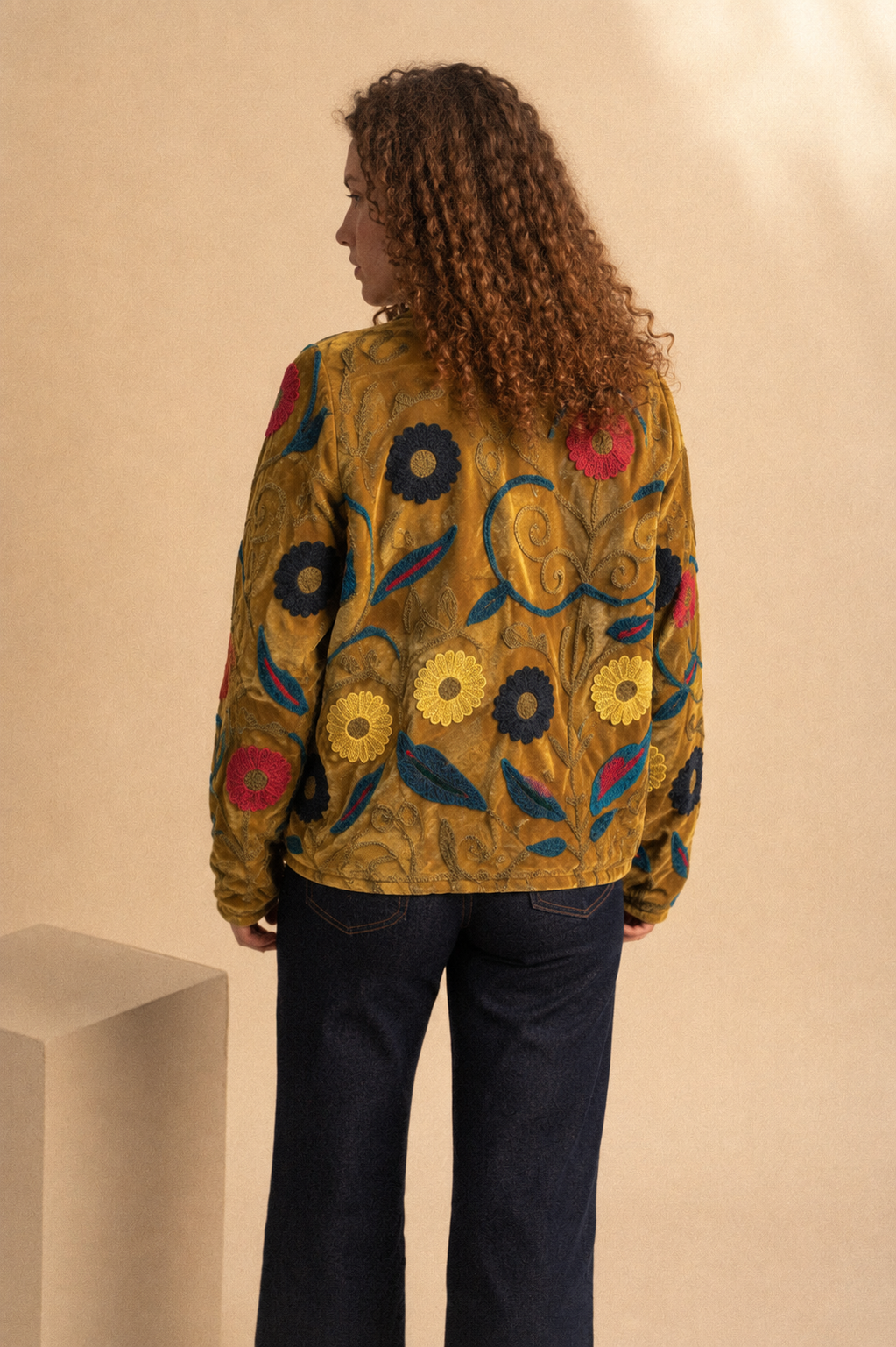 Giacca Suzani Ocra Ricamata “Golden Garden” in Cotone