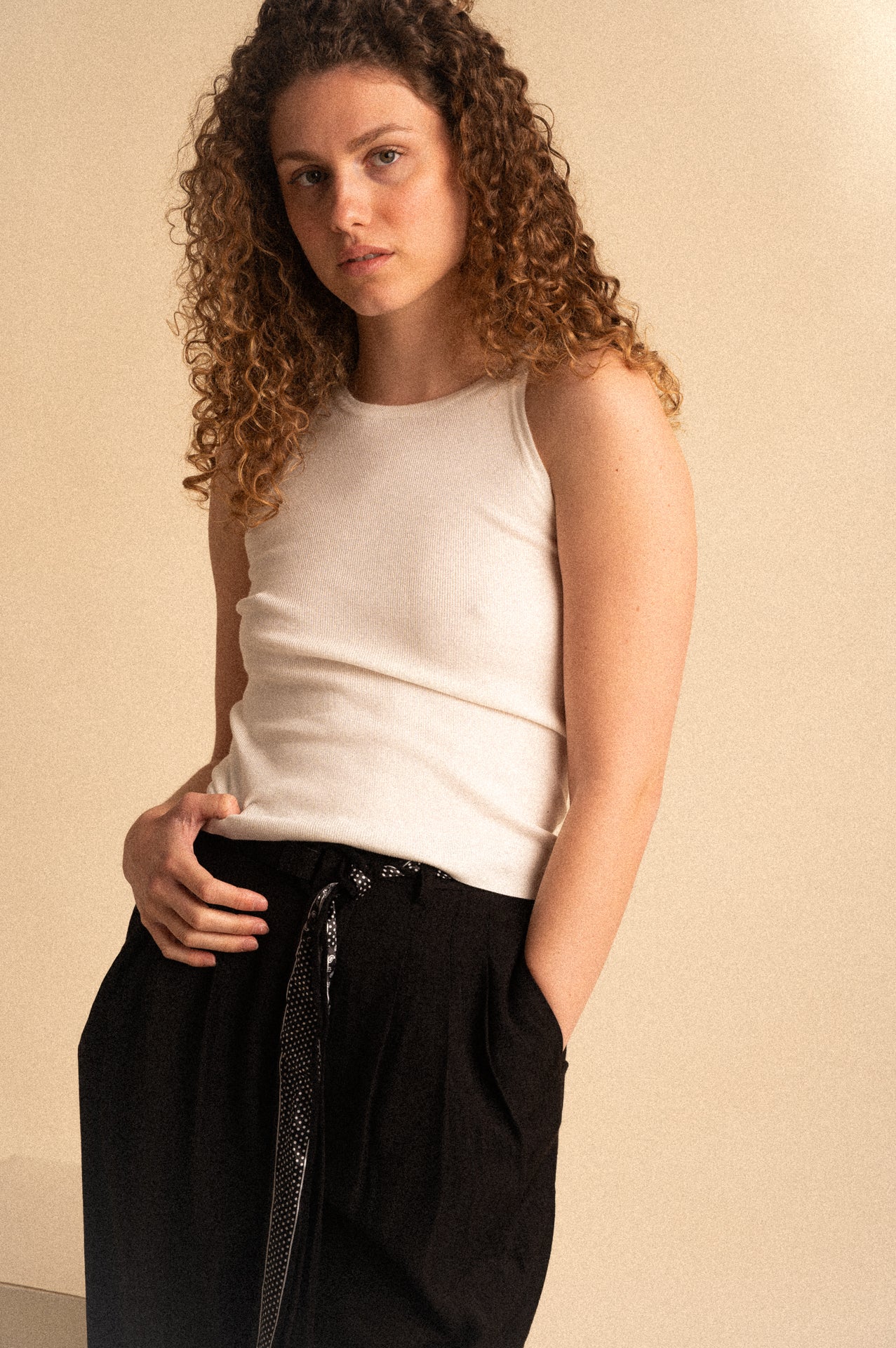Top Donna Bianco a Costine in Viscosa Stretch