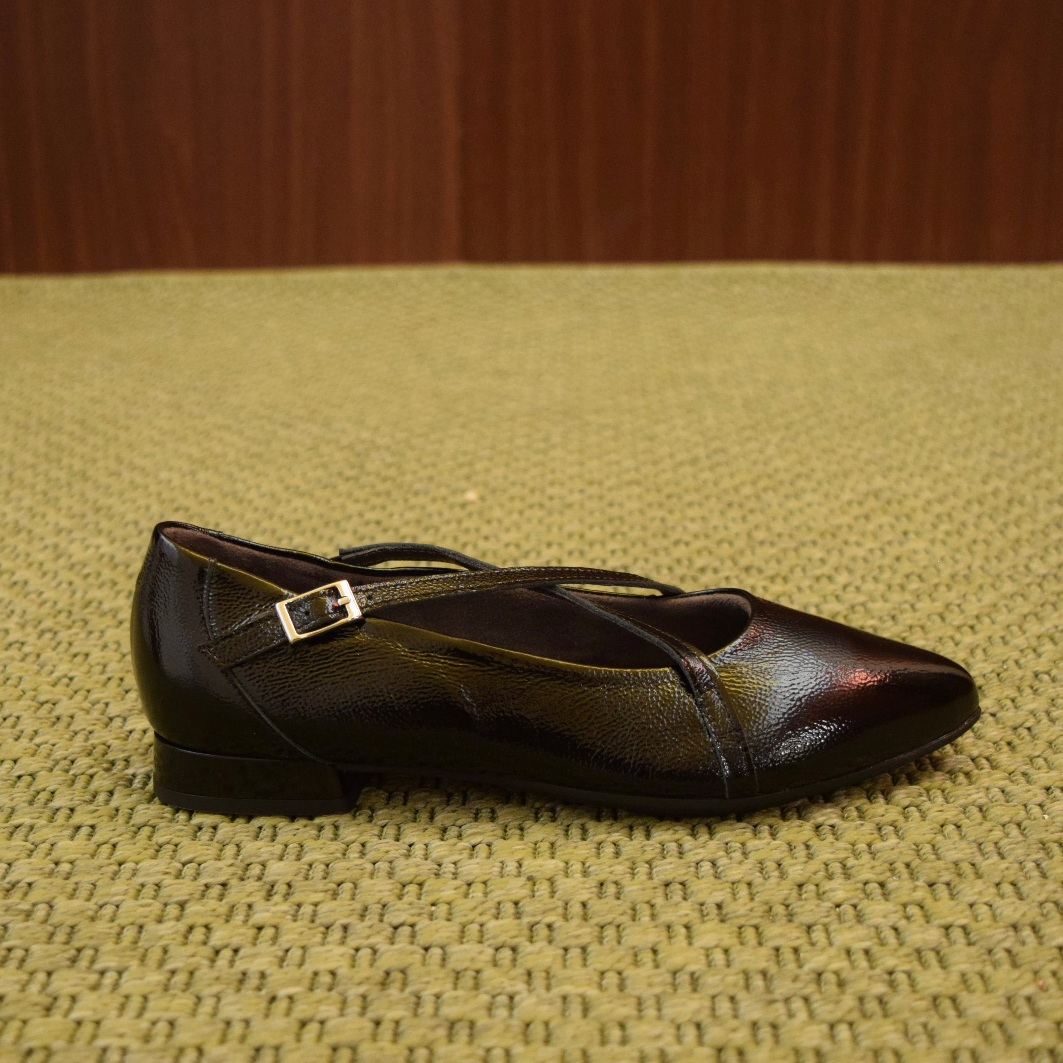Scarpe Ballerine Mary Jane Incrociate in Vera Pelle Nera Lucida