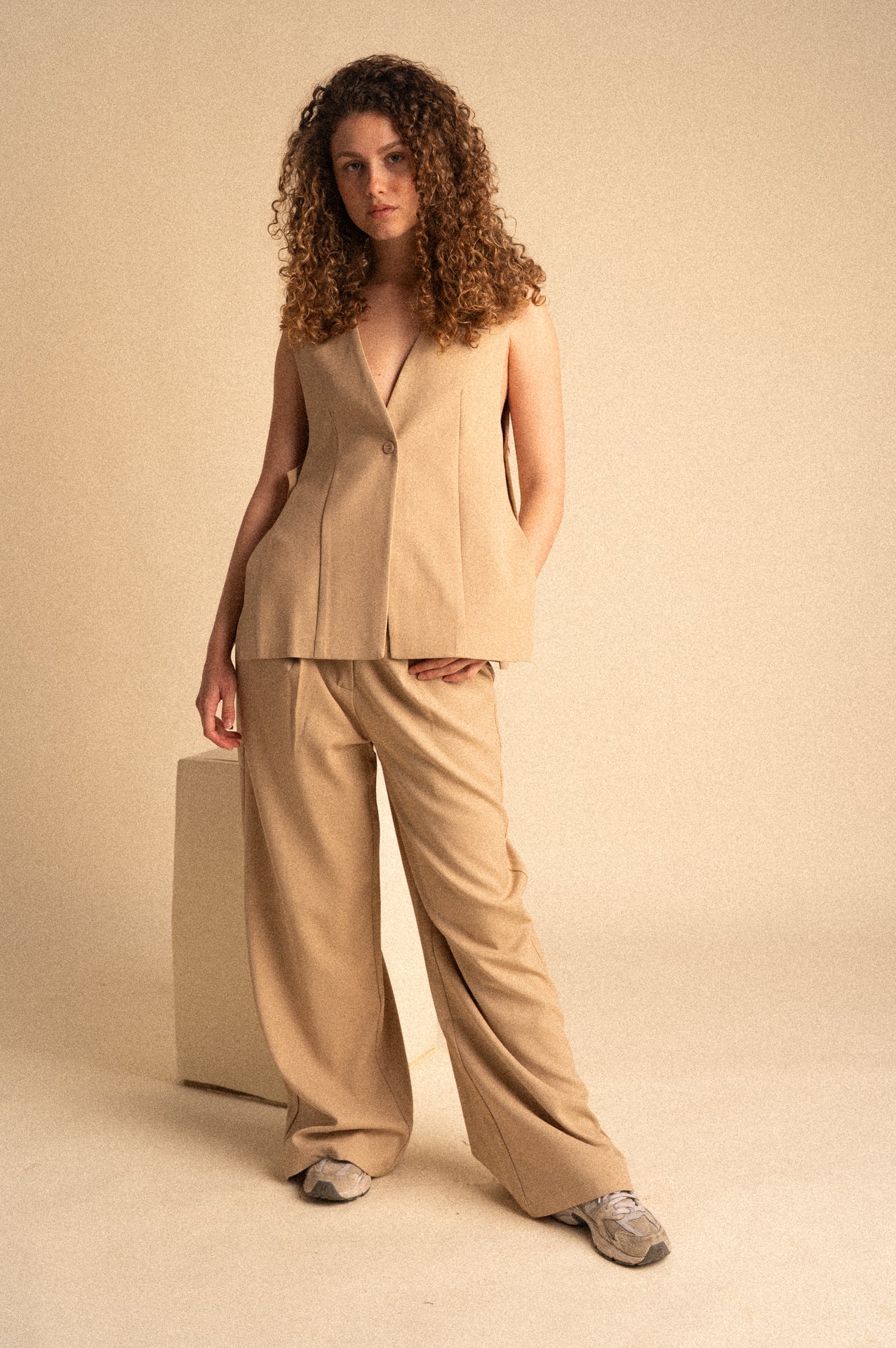 Completo Donna beige con Gilet Sartoriale Over e Pantalone Palazzo