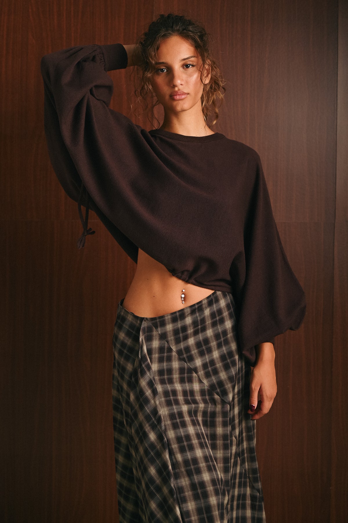 Maglia donna marrone con maniche a pipistrello e lacci regolabili in vita