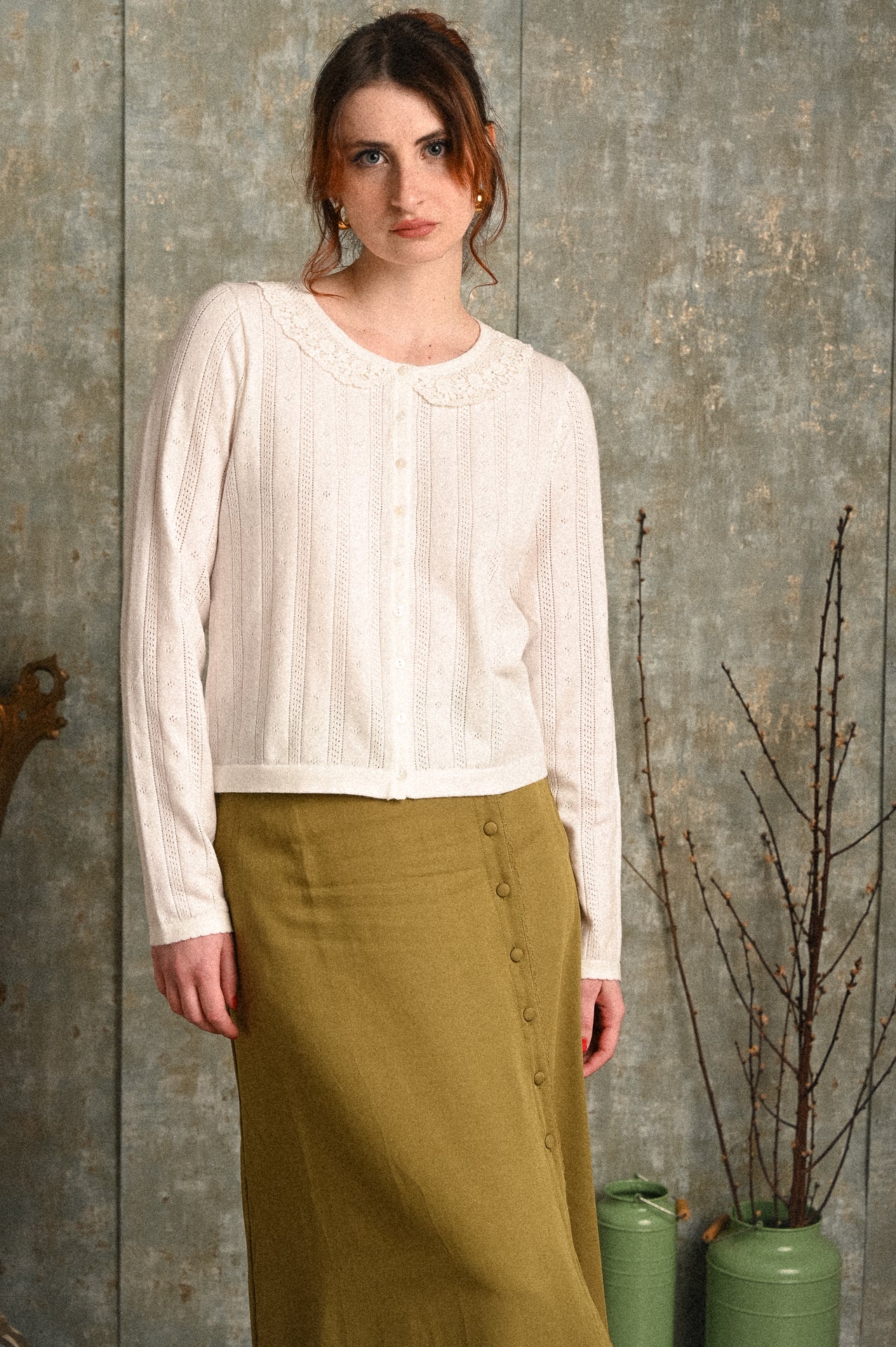 Cardigan Amarillys bianco con colletto lavorato e trama traforata