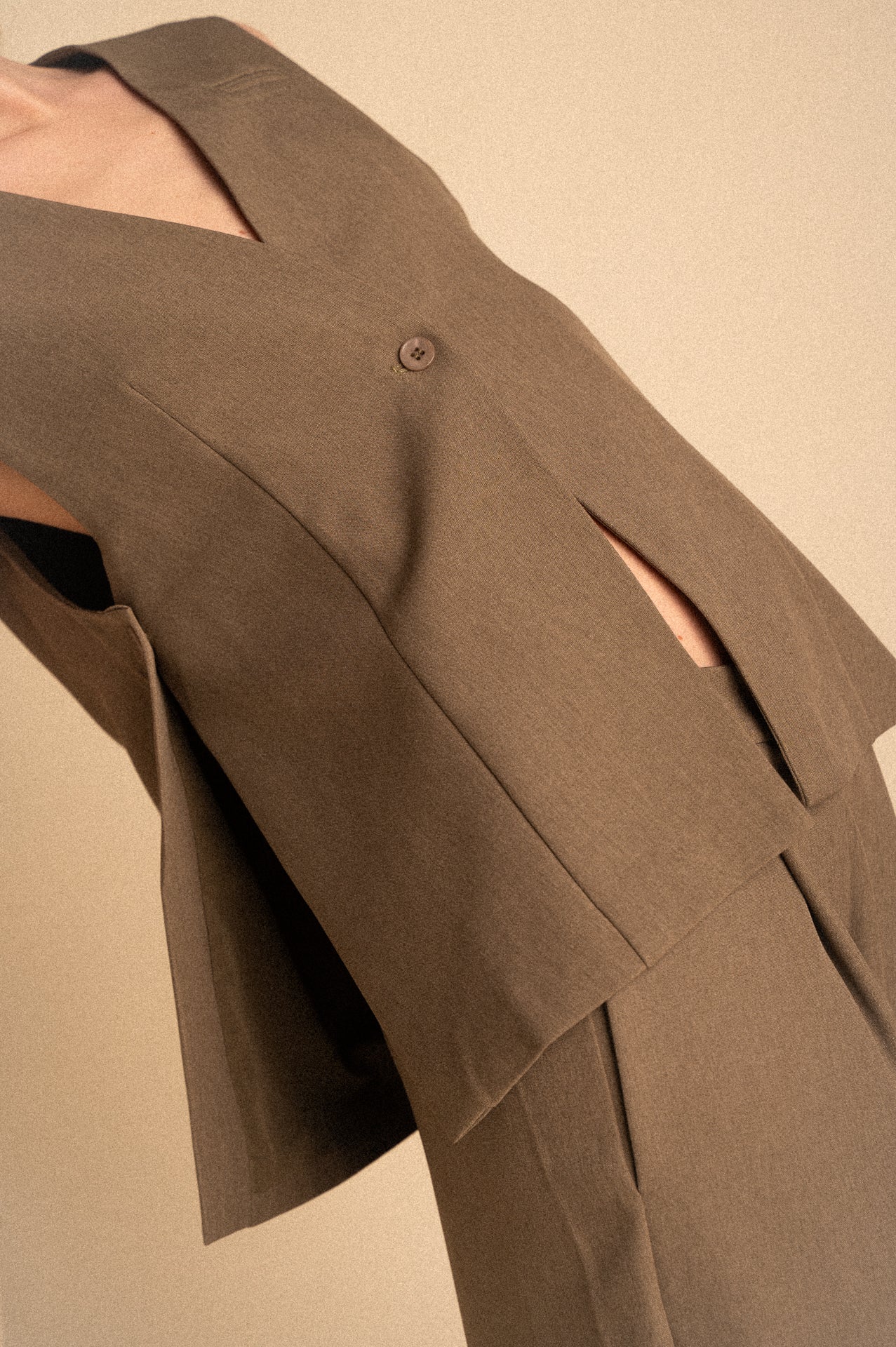 Completo Ardisia Donna Kaki con Gilet Sartoriale Over