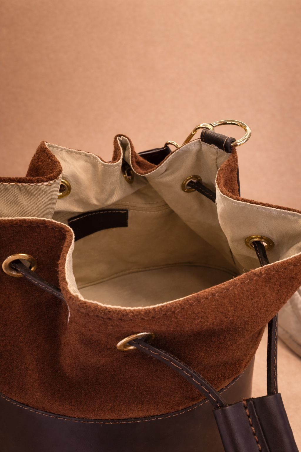 Borsa Secchiello Ribes in Vera Pelle Bicolore con Tracolla Regolabile