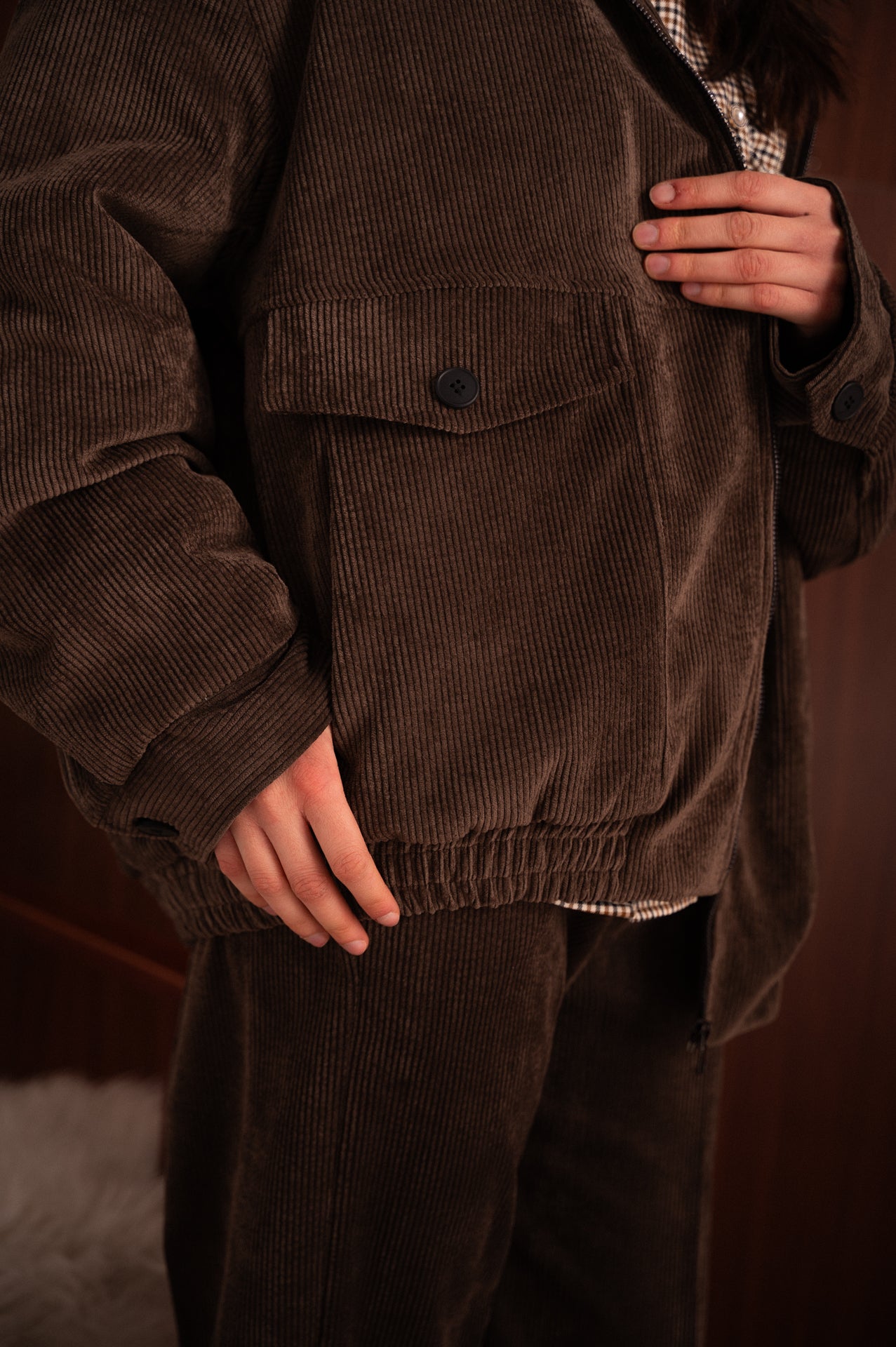 Bomber donna in velluto a coste marrone con colletto a contrasto