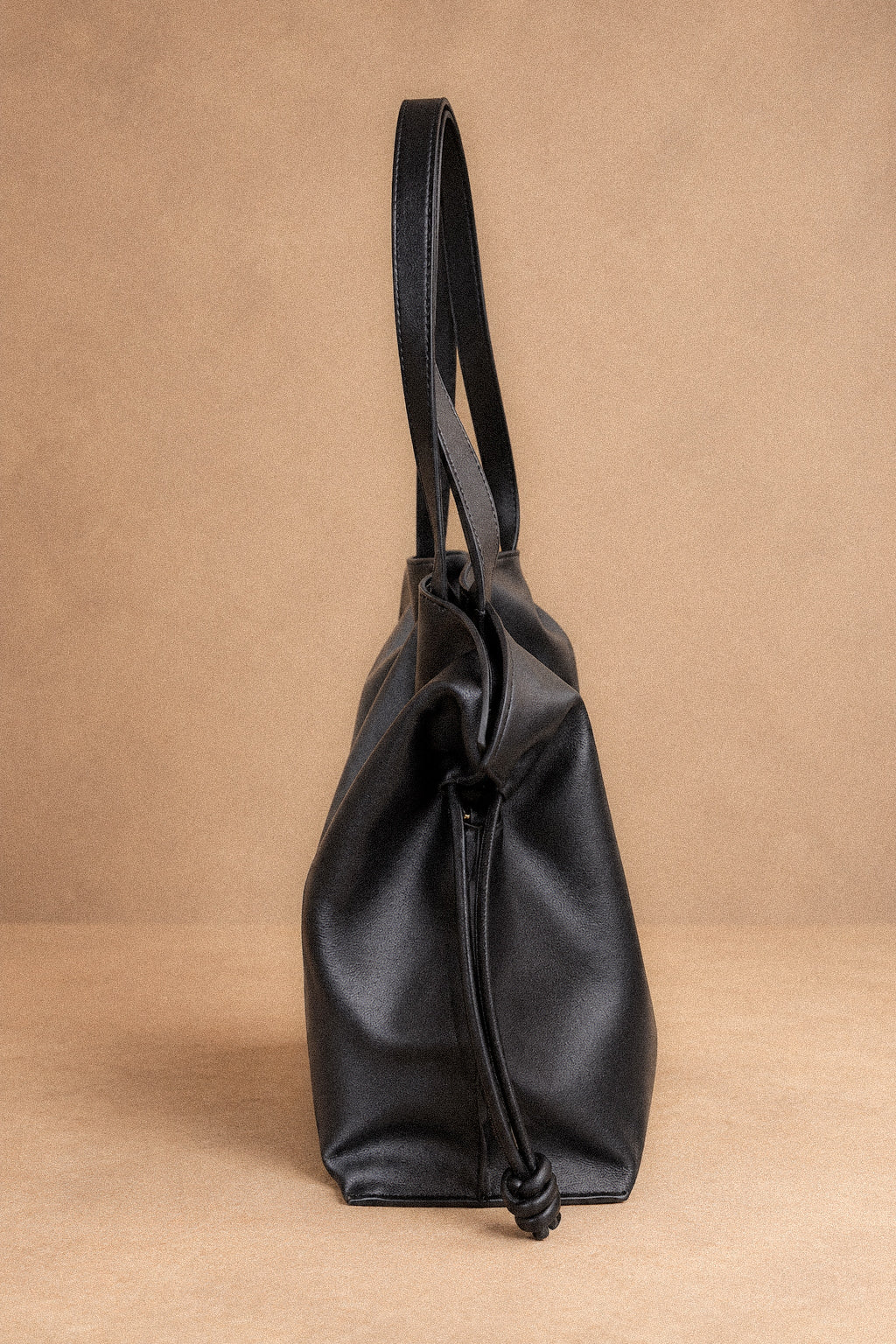 Borsa Tote Donna in Vera Pelle Nera con Coulisse Laterali e Tracolla