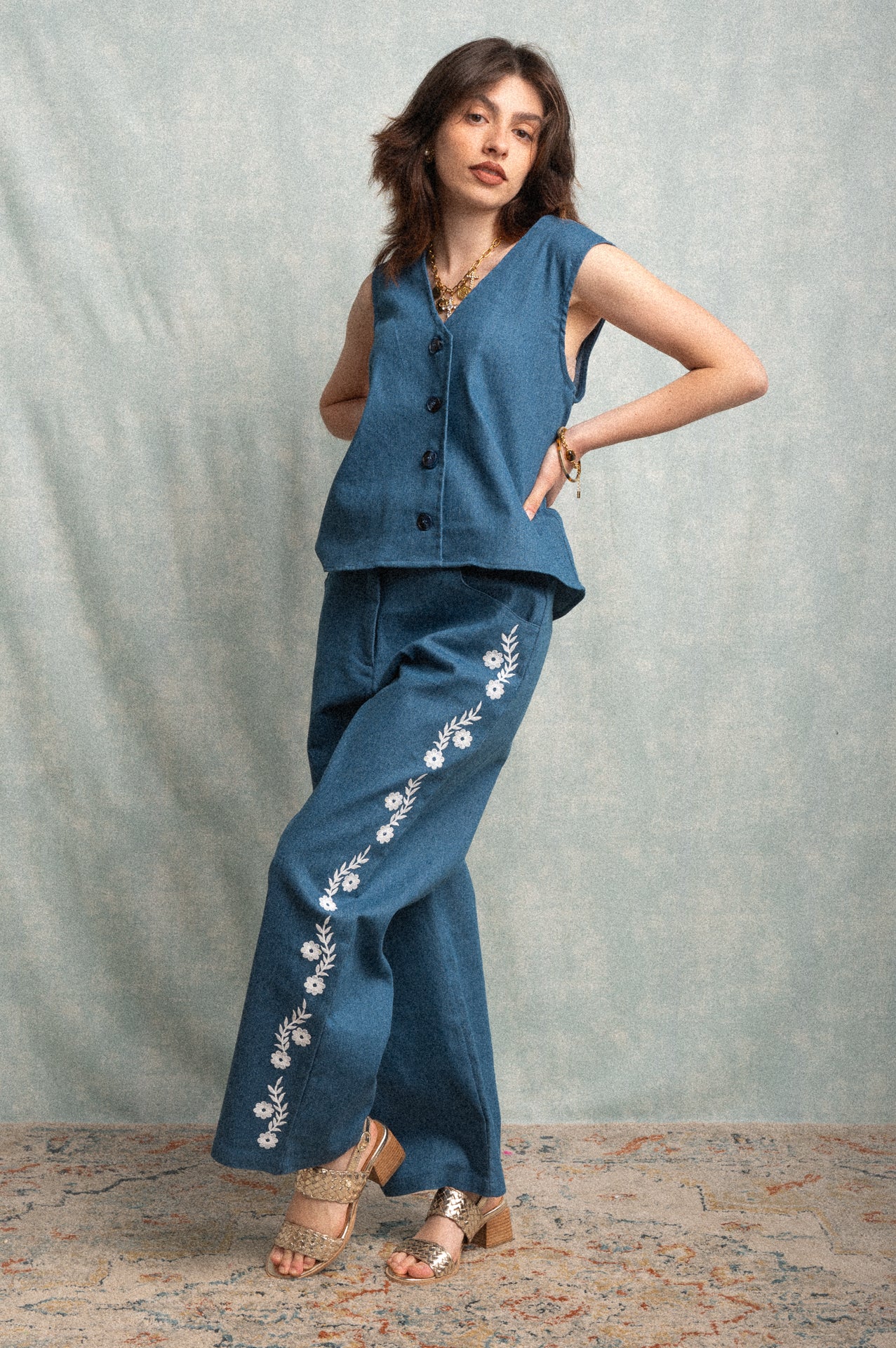 Jeans a palazzo con ricami