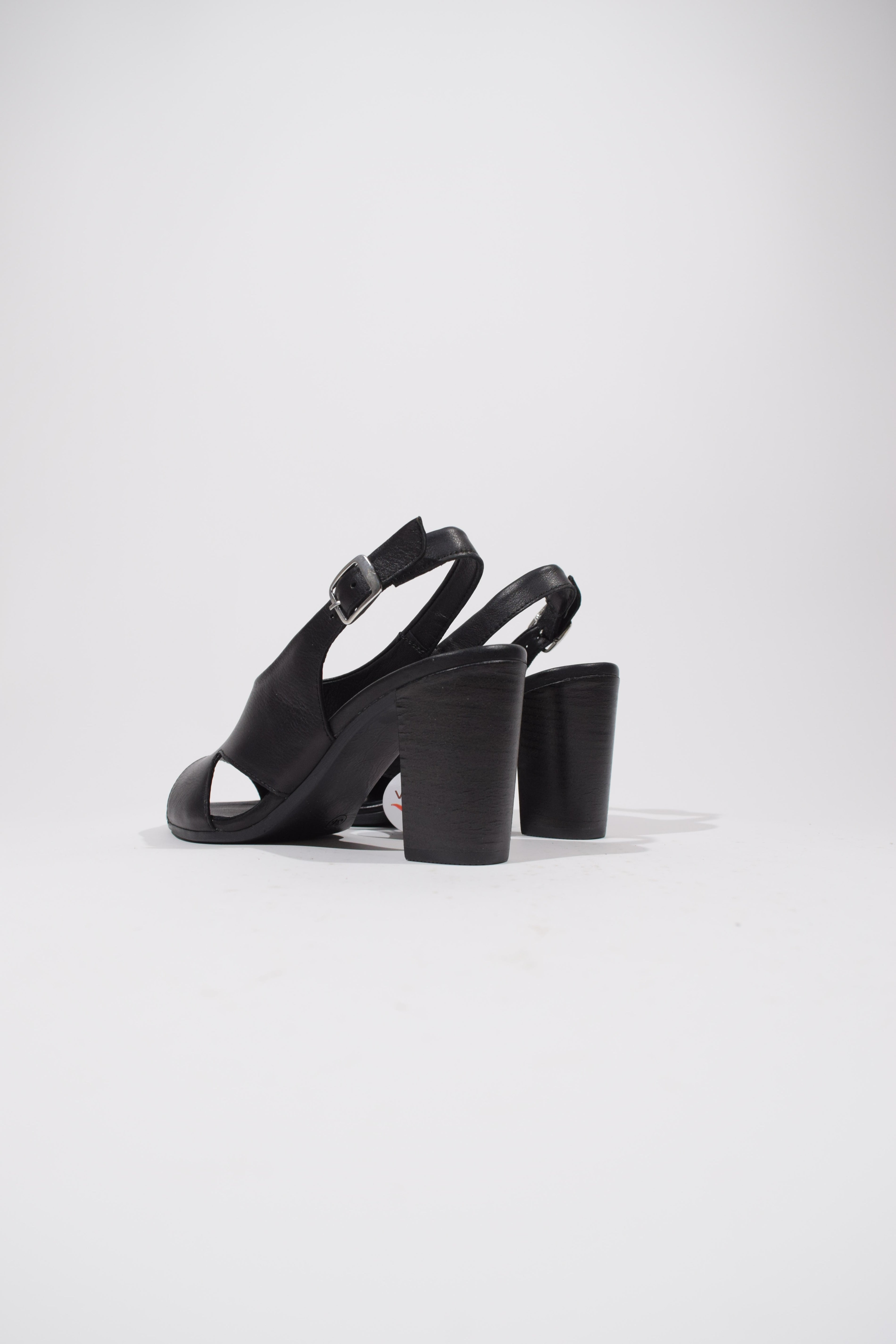 Black leather sandal with heel