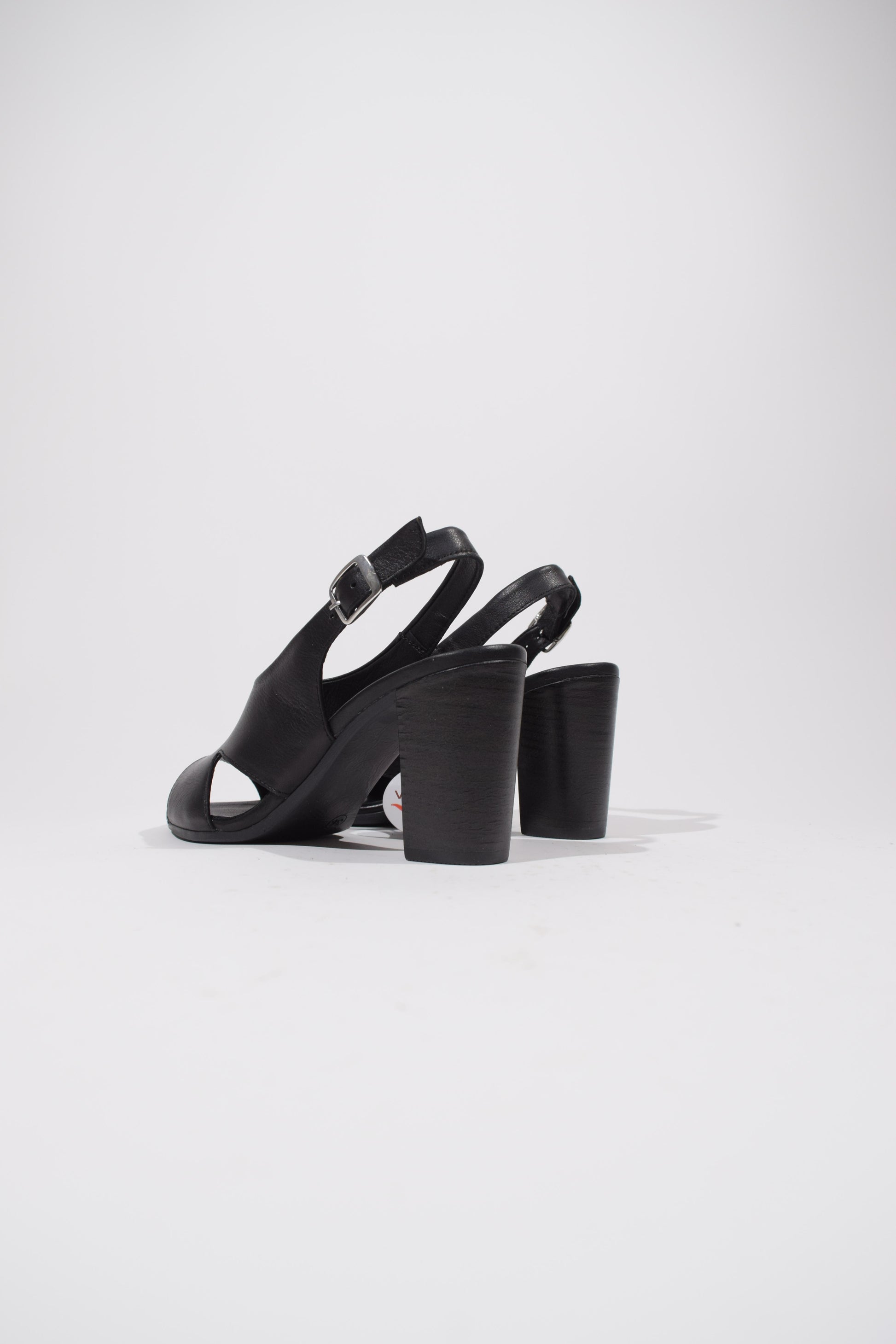 Black leather sandal with heel