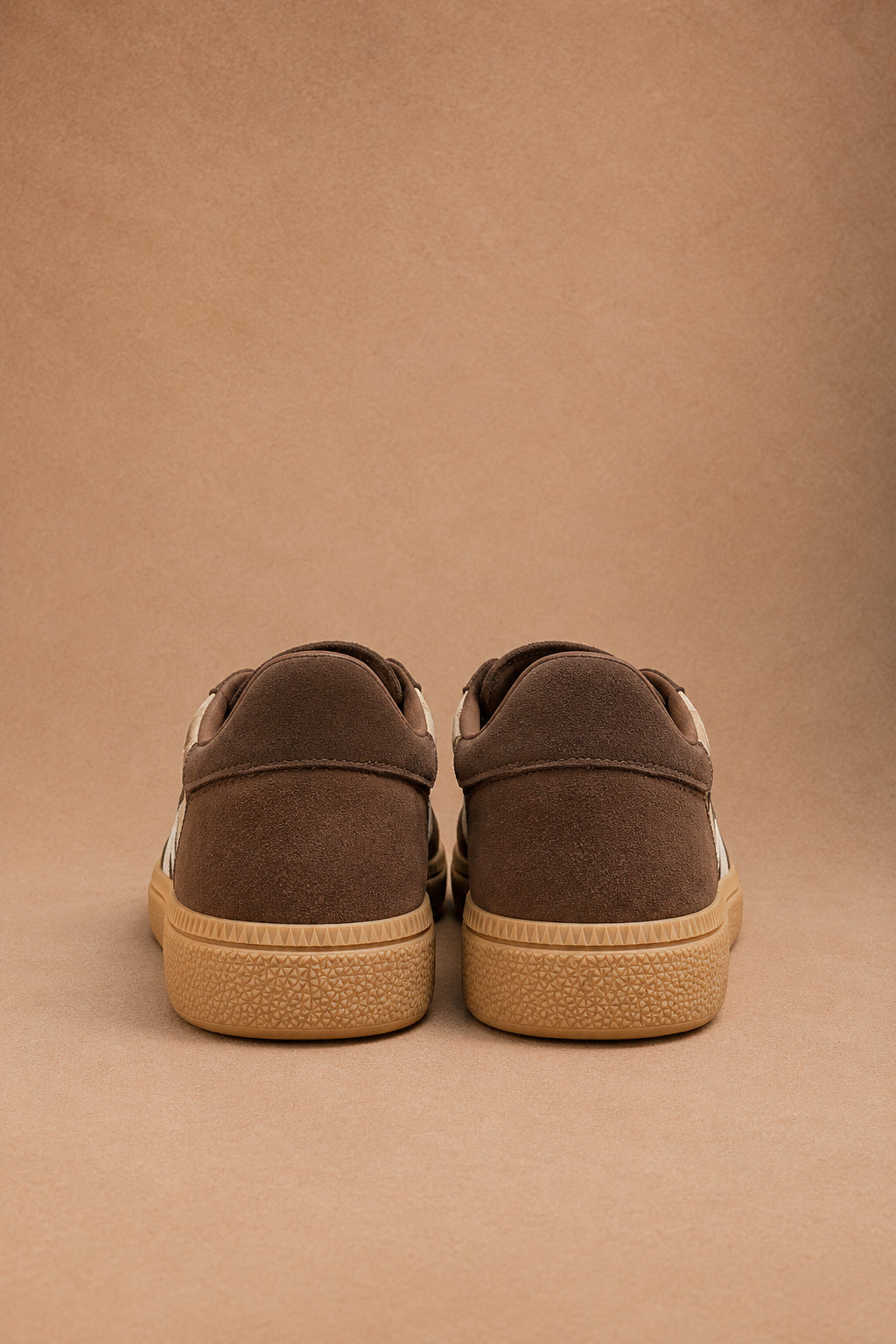 Sneakers marrone e Panna con Suola Caramello in Gomma e Dettagli Scamosciati
