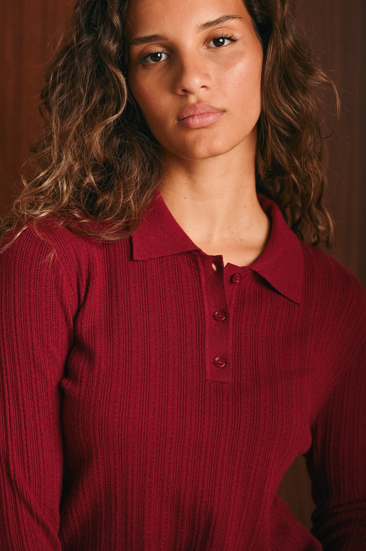Polo Donna in Maglia Bordeaux a Coste Verticali Fini