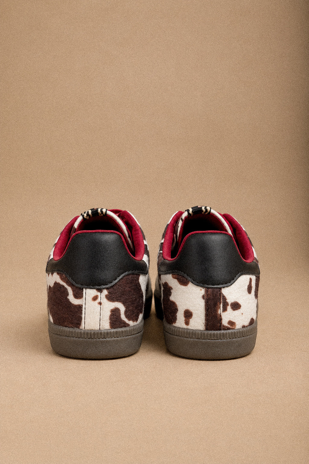 Sneakers Donna Animalier Effetto Cavallino con Dettagli Bordeaux e Suola in Gomma