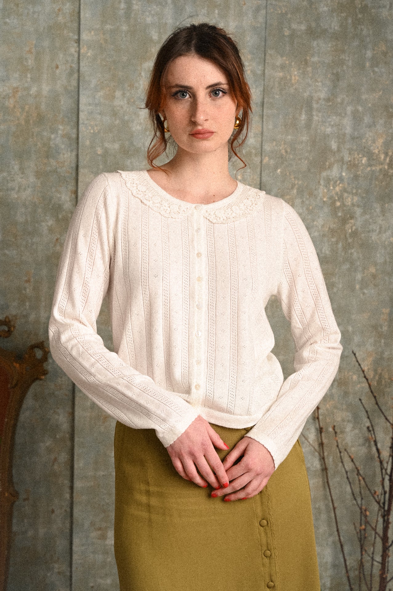 Cardigan Amarillys bianco con colletto lavorato e trama traforata