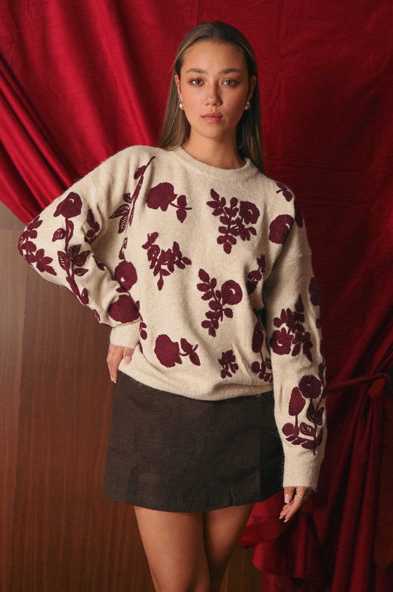 Maglione Oversize con Fantasia Floreale Ricamata